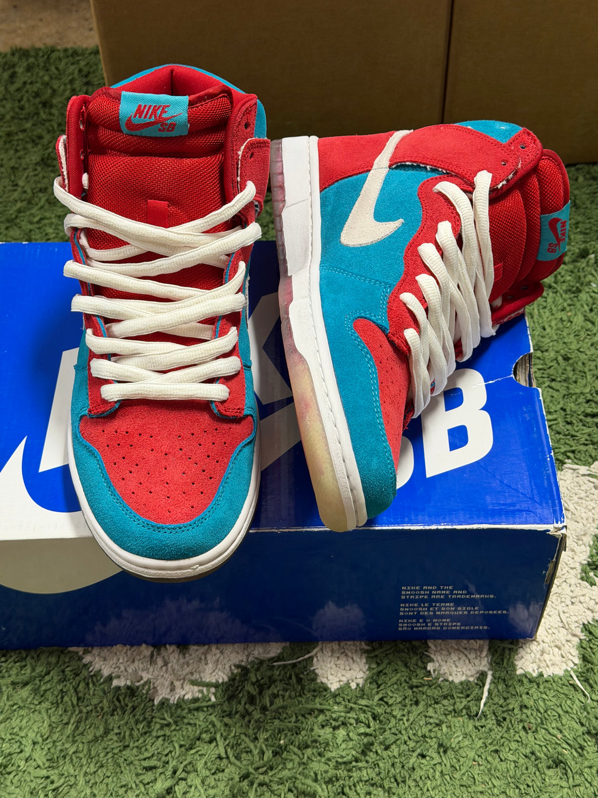 Nike SB Dunk High Bloody Gums