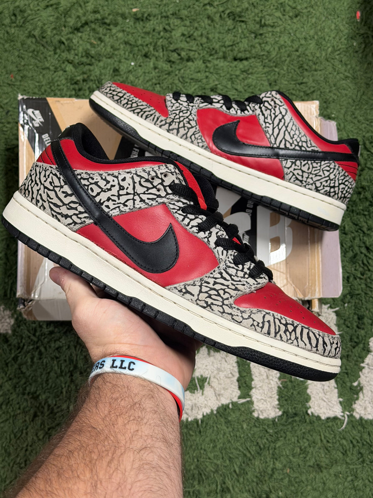 Nike SB Dunk Low Supreme Red Cement (2012)