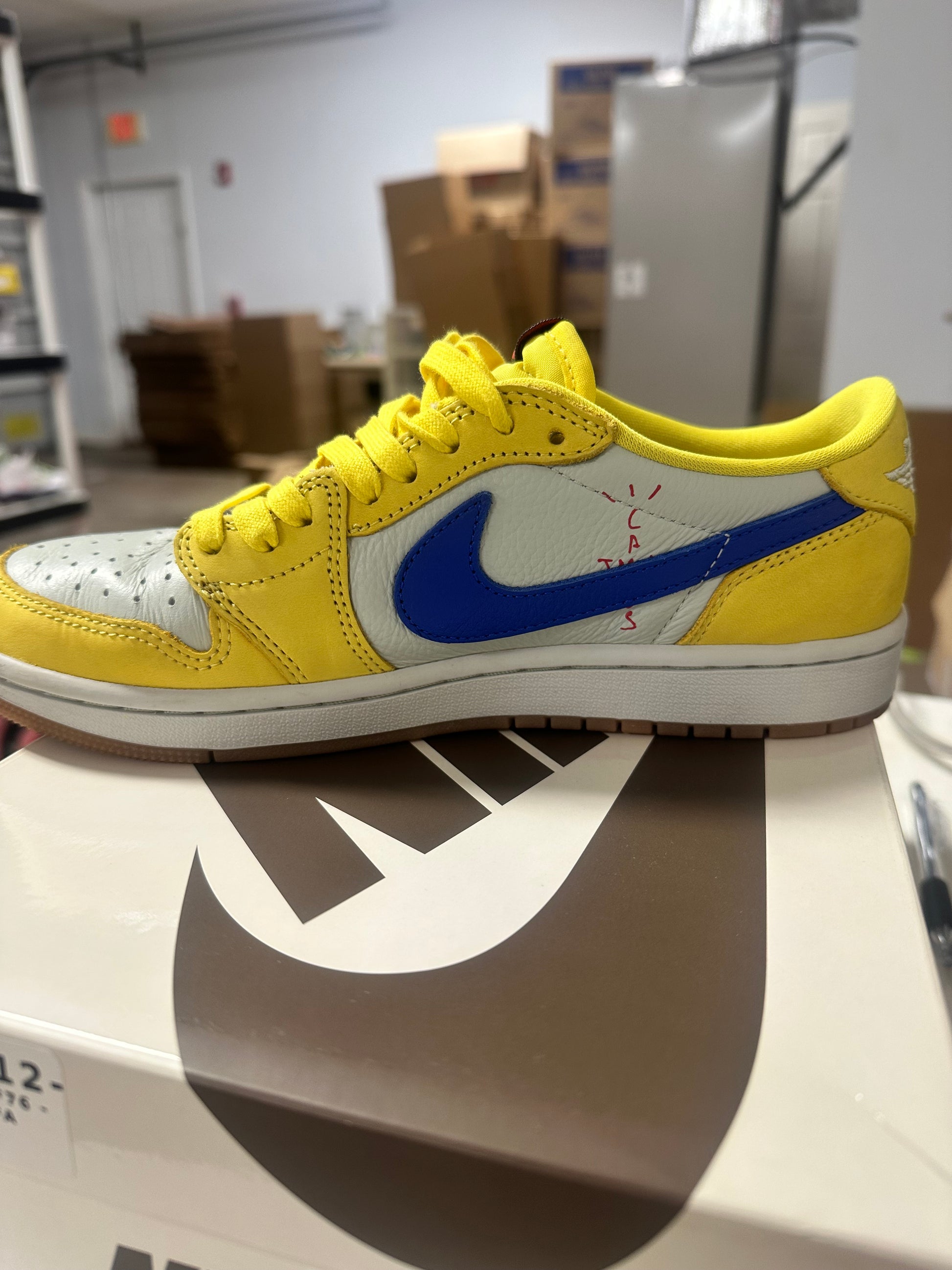 JORDAN 1 LOW TRAVIS SCOTT CANARY