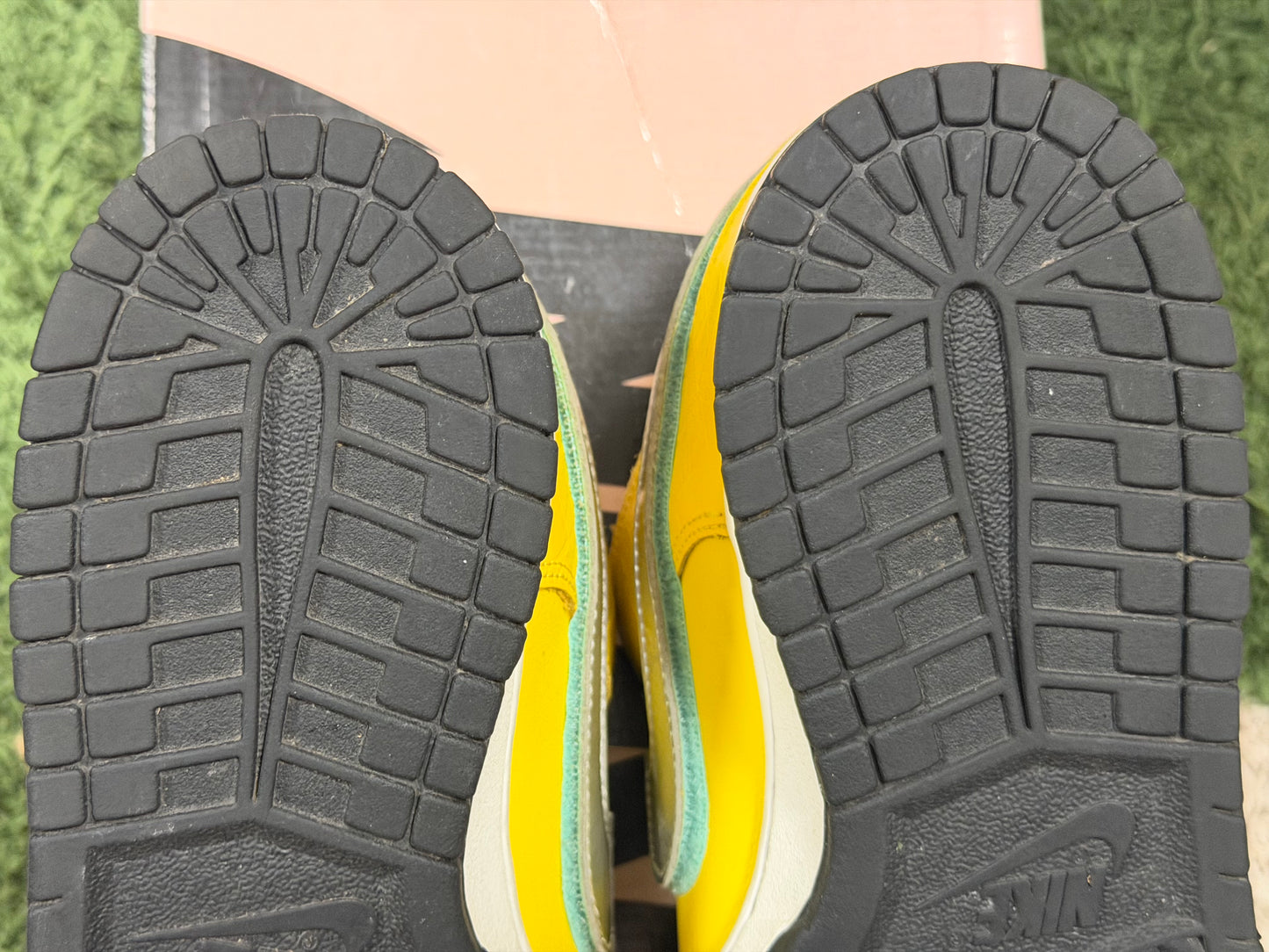 Nike SB Dunk Low Diamond Supply Co. Canary Diamond (Friends and Family)