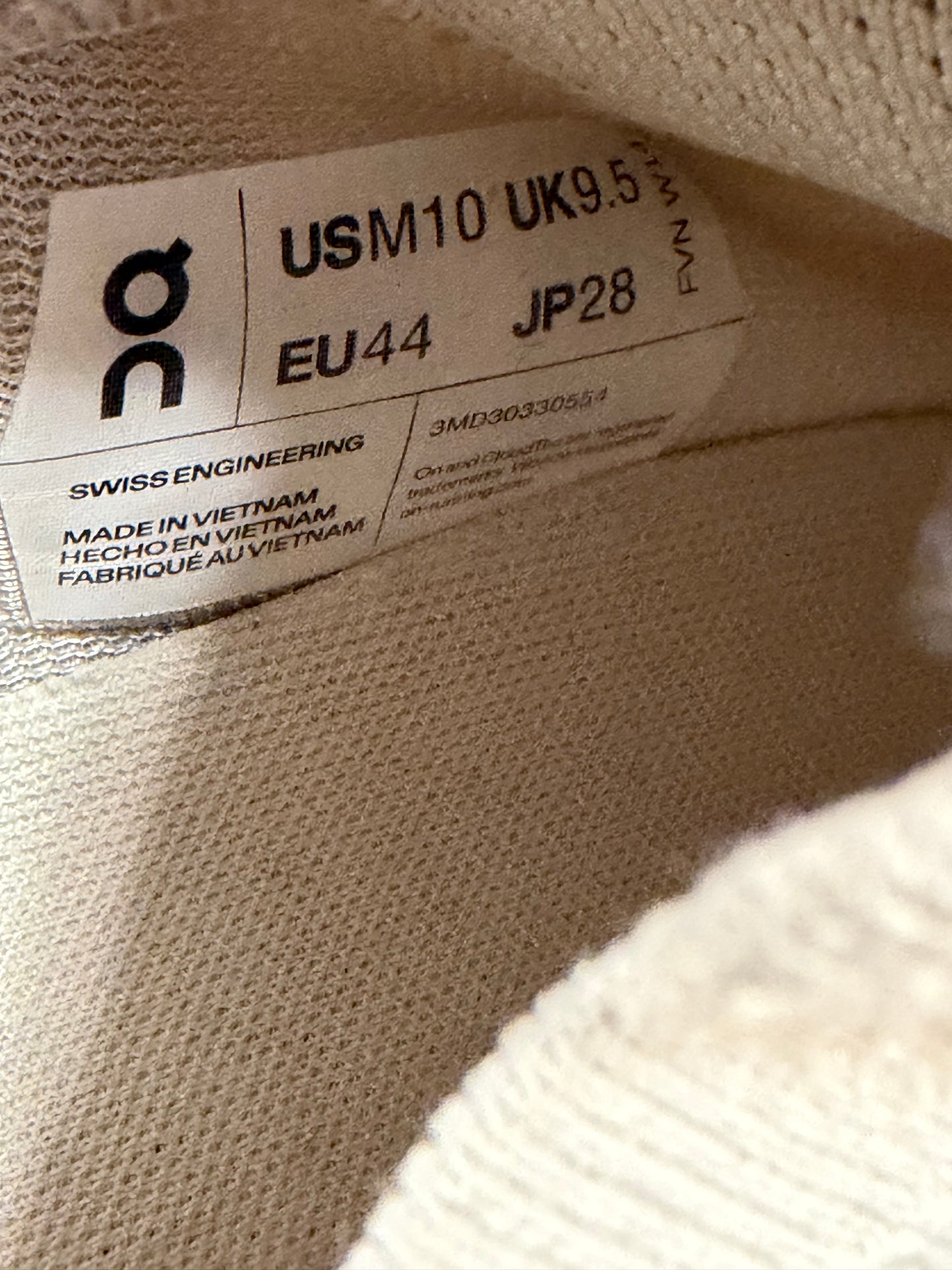 On Running Cloudtilt Loewe Sand