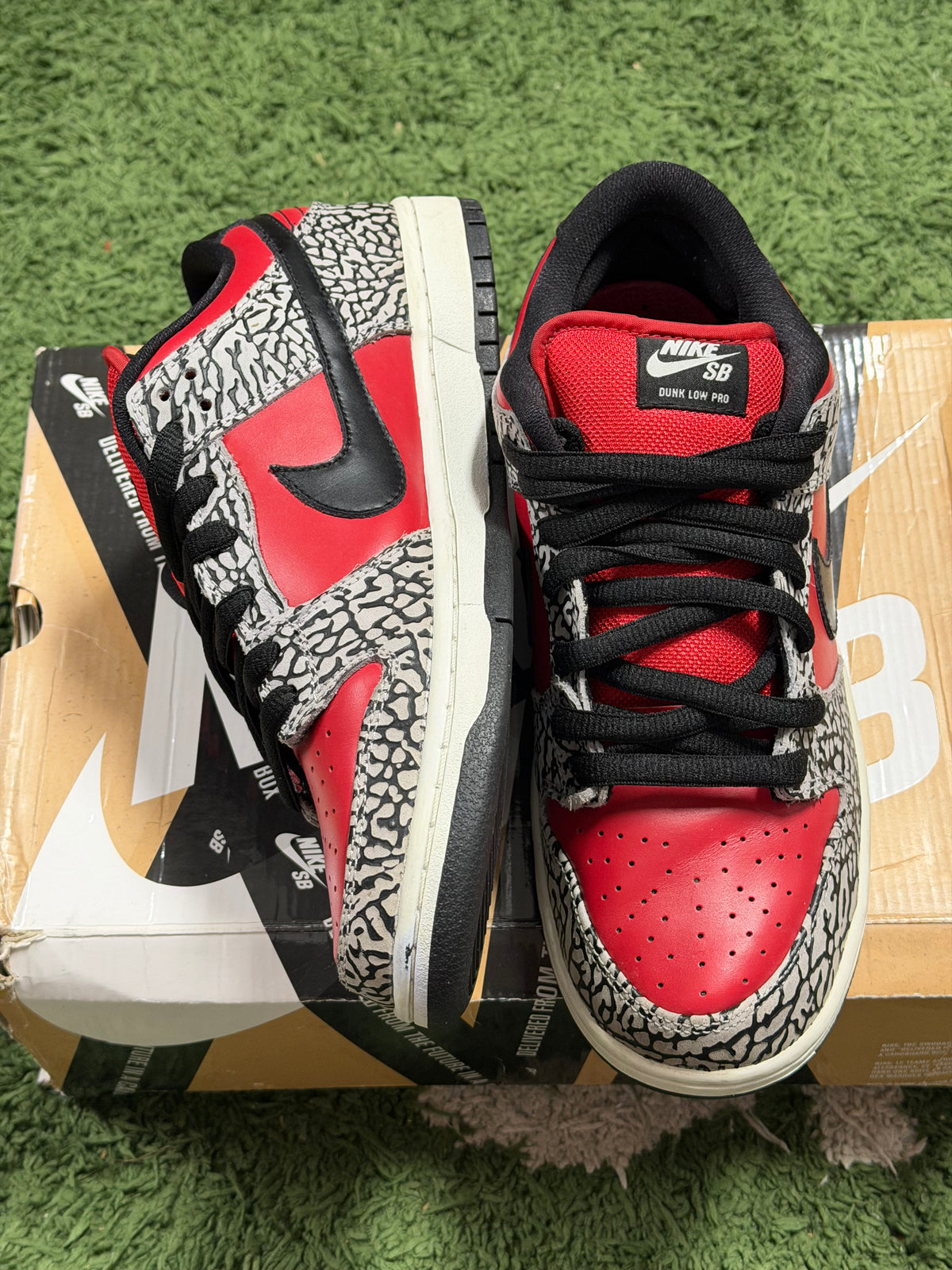 Nike SB Dunk Low Supreme Red Cement (2012)