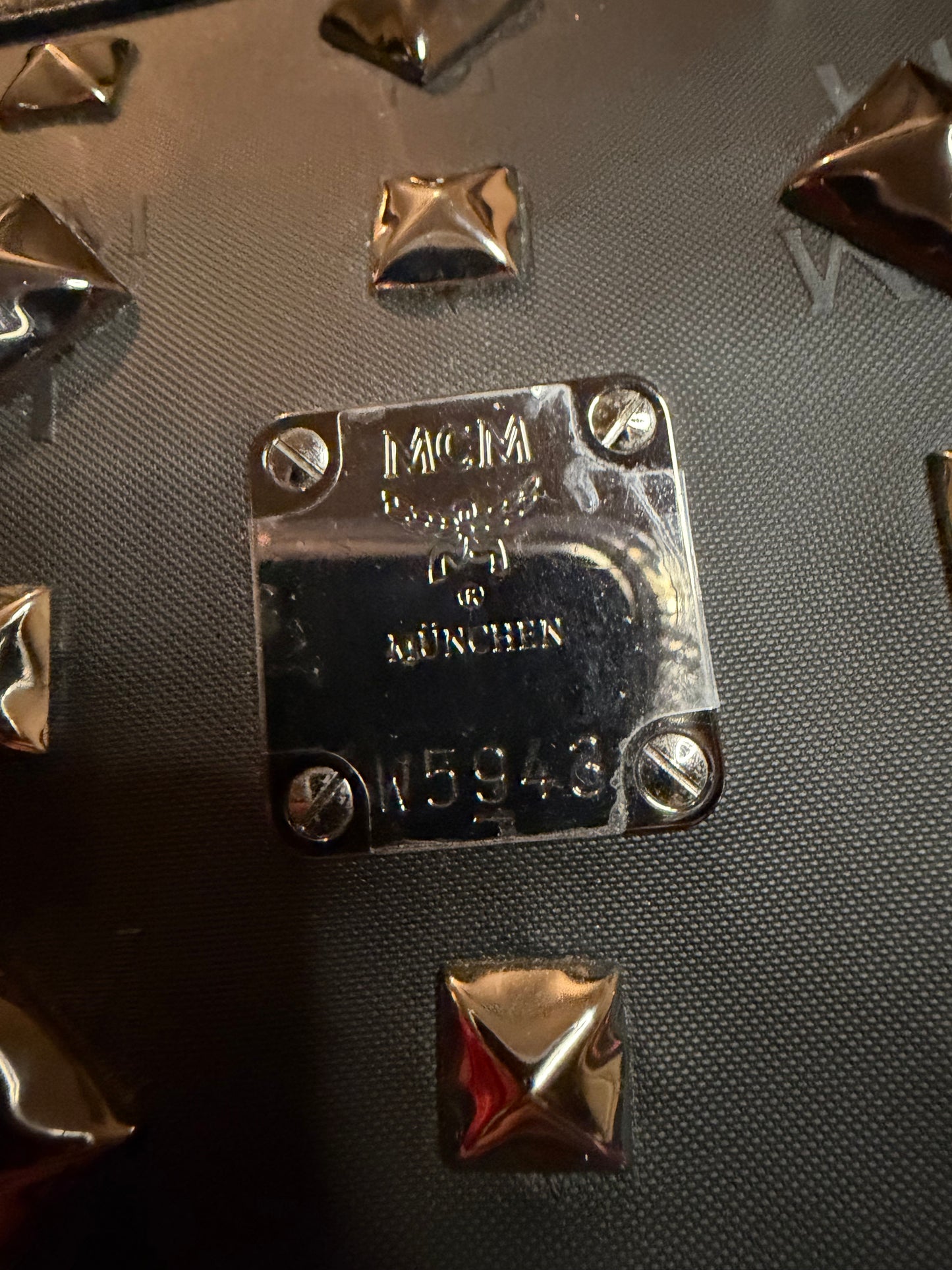 MCM STUDDED TRAVLER VISETOS