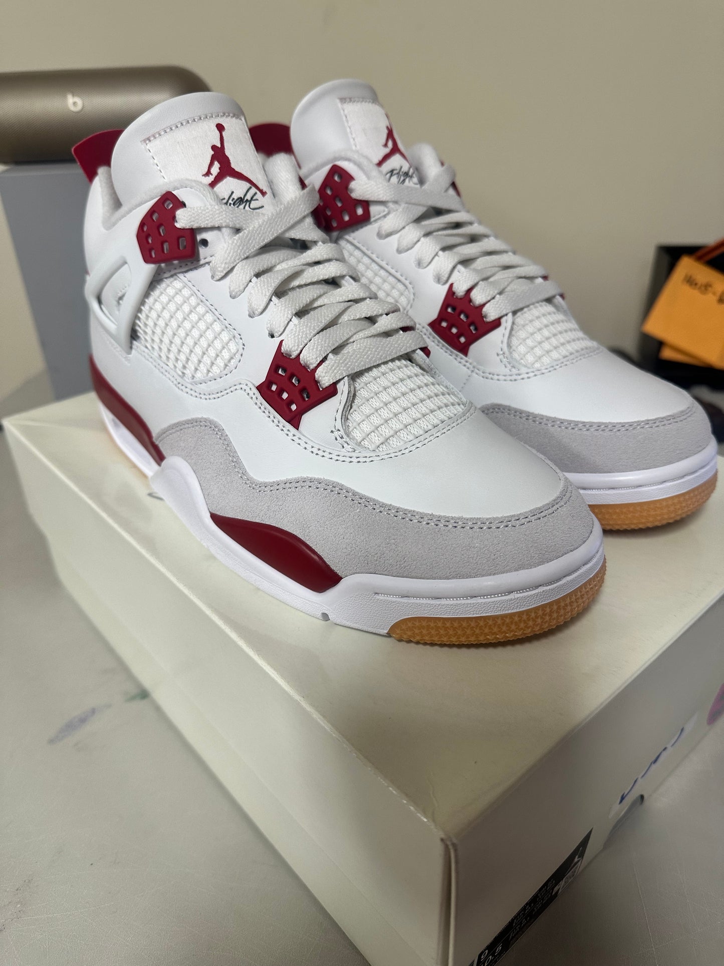 JORDAN 4 F&F VARSITY RED