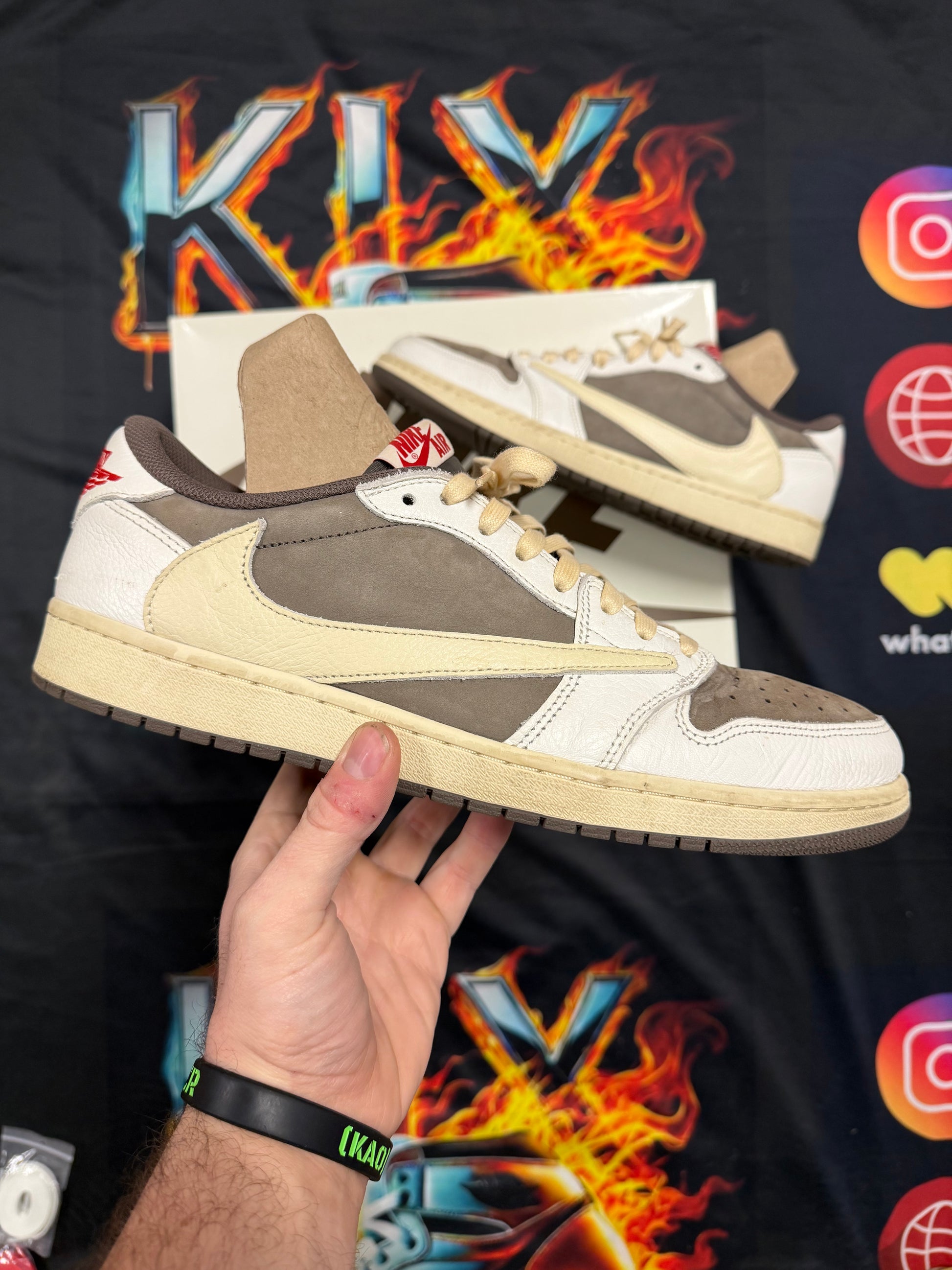 JORDAN 1 LOW TRAVIS SCOTT REVERSE MOCHA