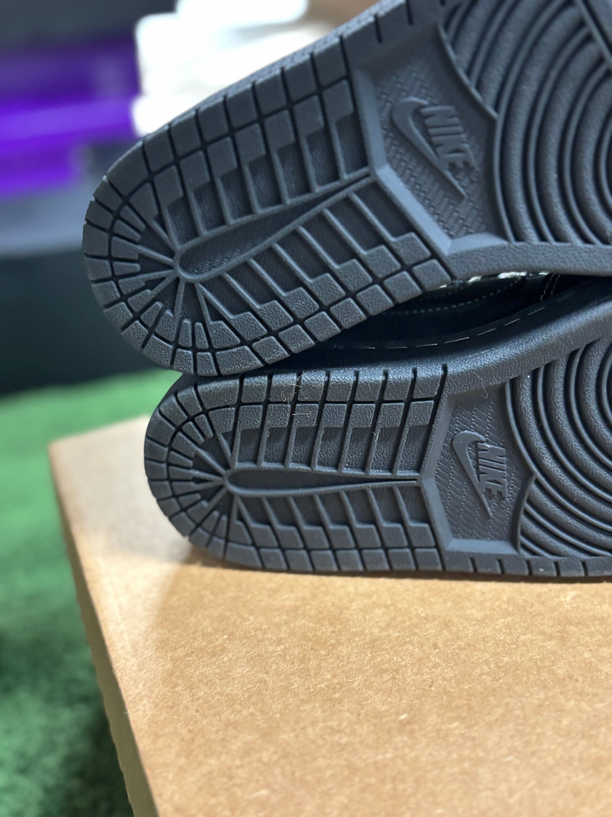 JORDAN 1 LOW TRAVIS SCOTT PHANTOM