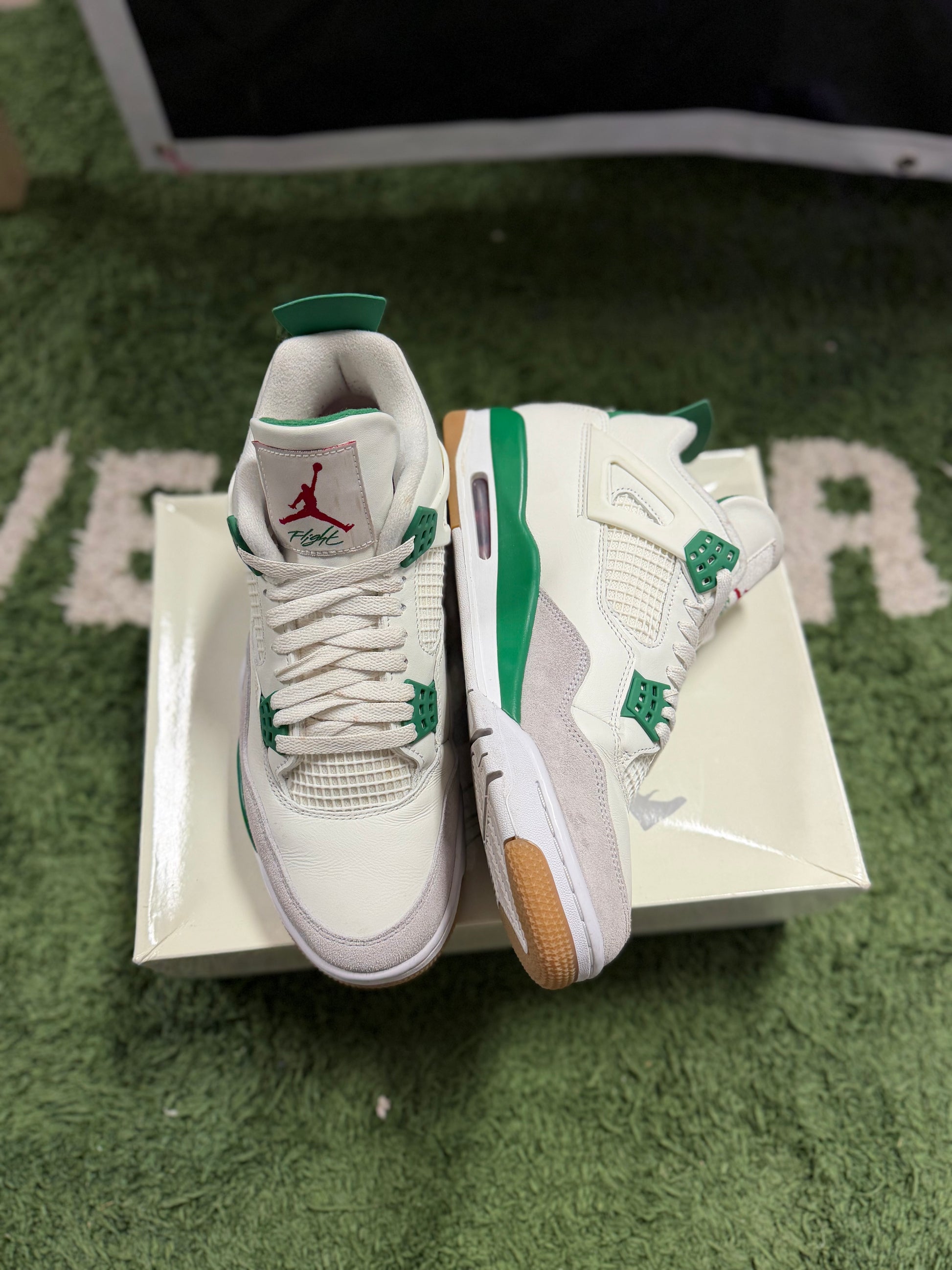 Jordan 4 Retro SB Pine Green