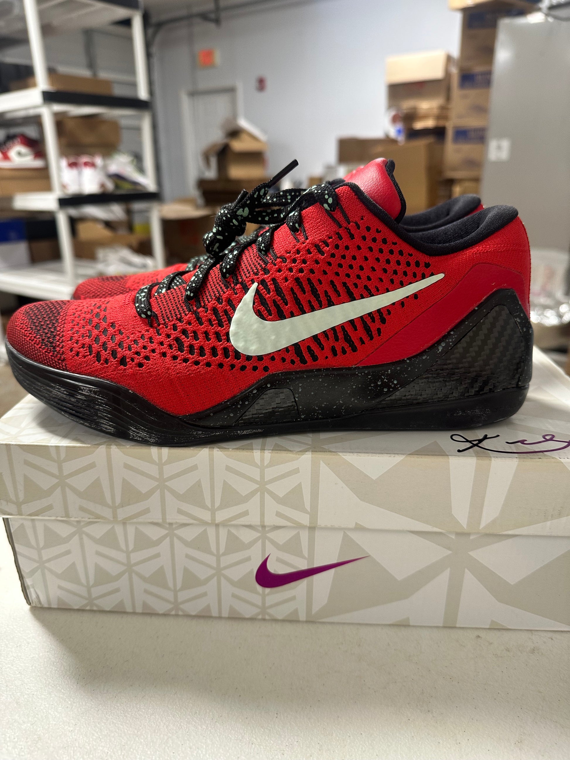 NIKE KOBE 9 ELITE LOW UNIVERSITY RED