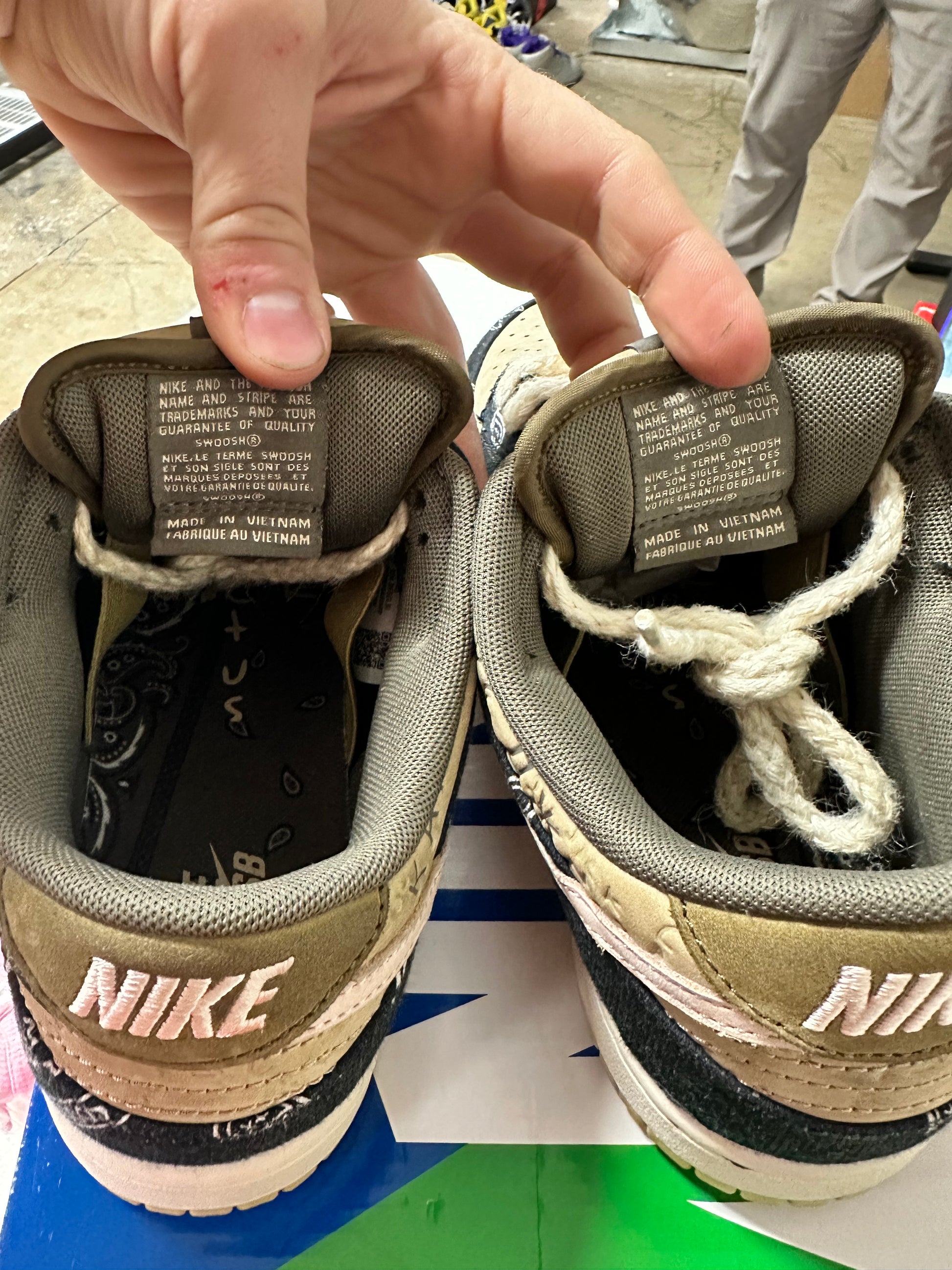 NIKE SB DUNK LOW TRAVIS SCOTT