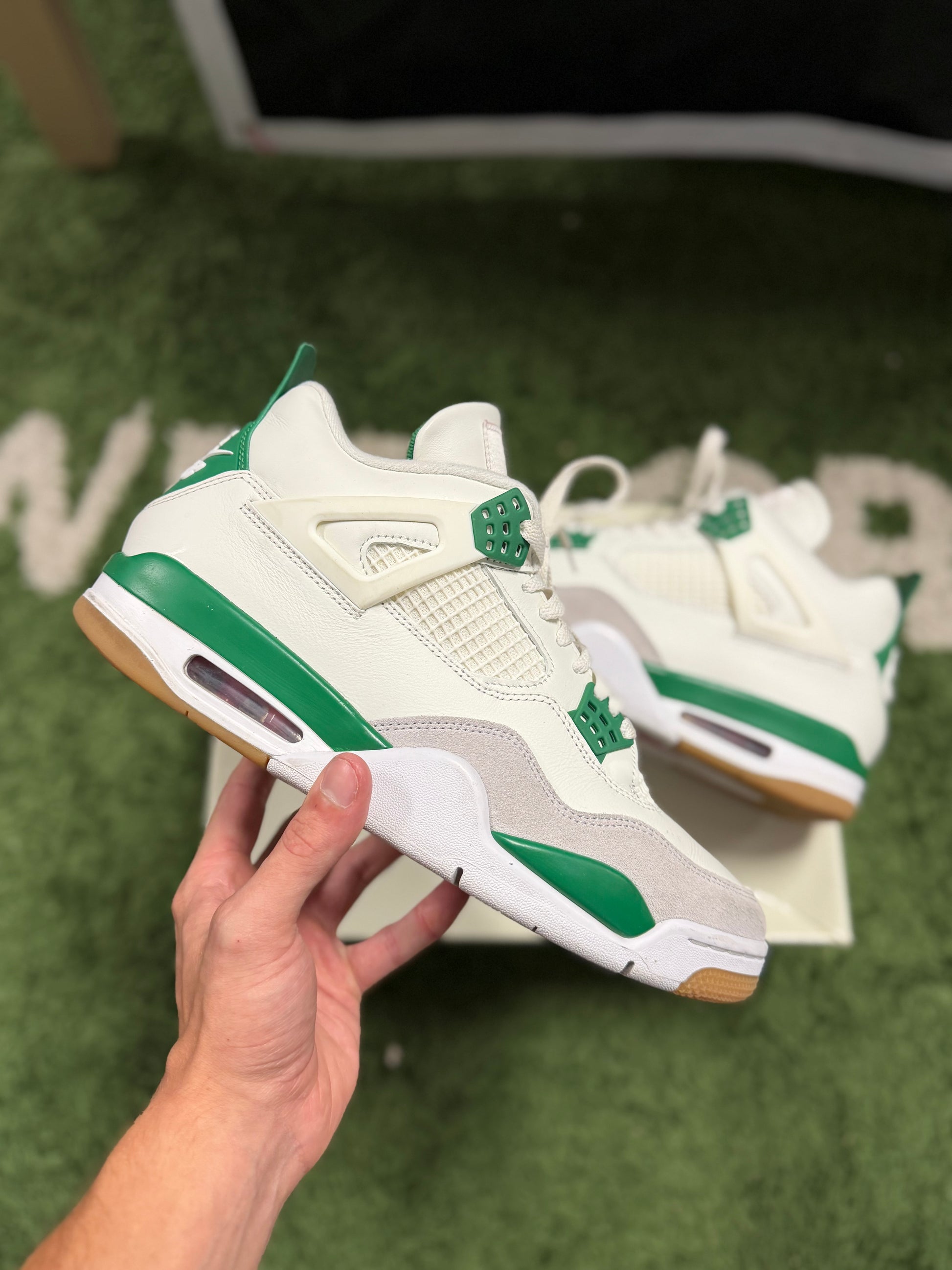 Jordan 4 Retro SB Pine Green