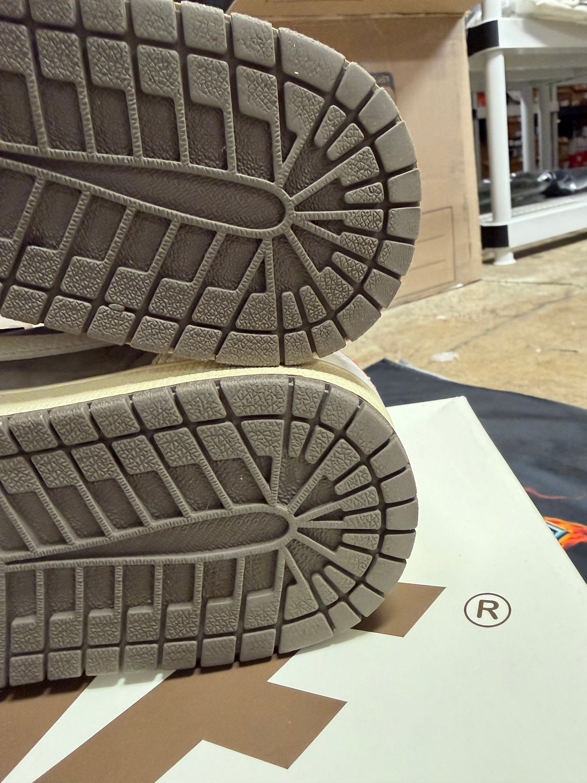 JORDAN 1 LOW TRAVIS SCOTT REVERSE MOCHA