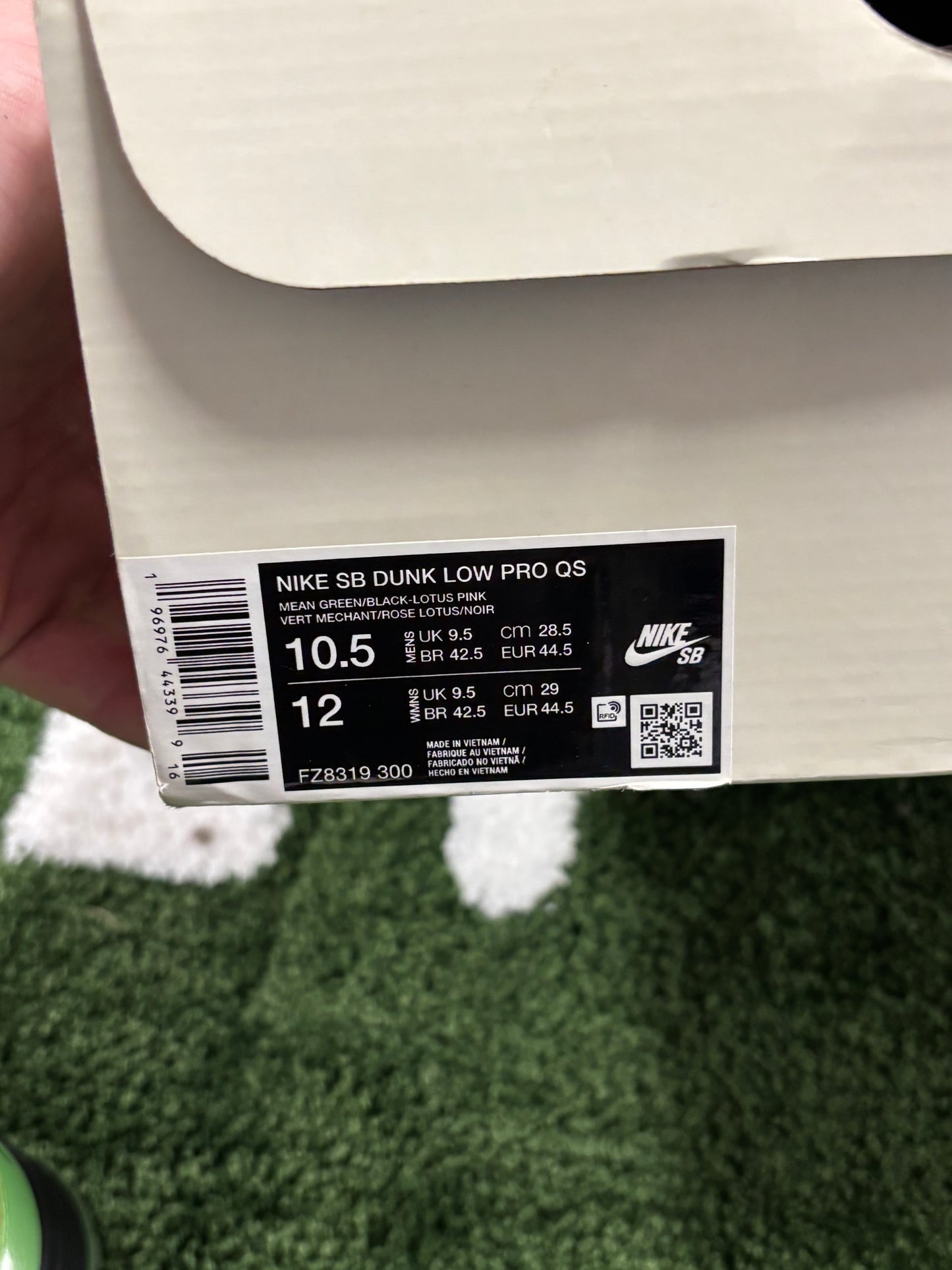 Nike SB Dunk Low The Powerpuff Girls Buttercup