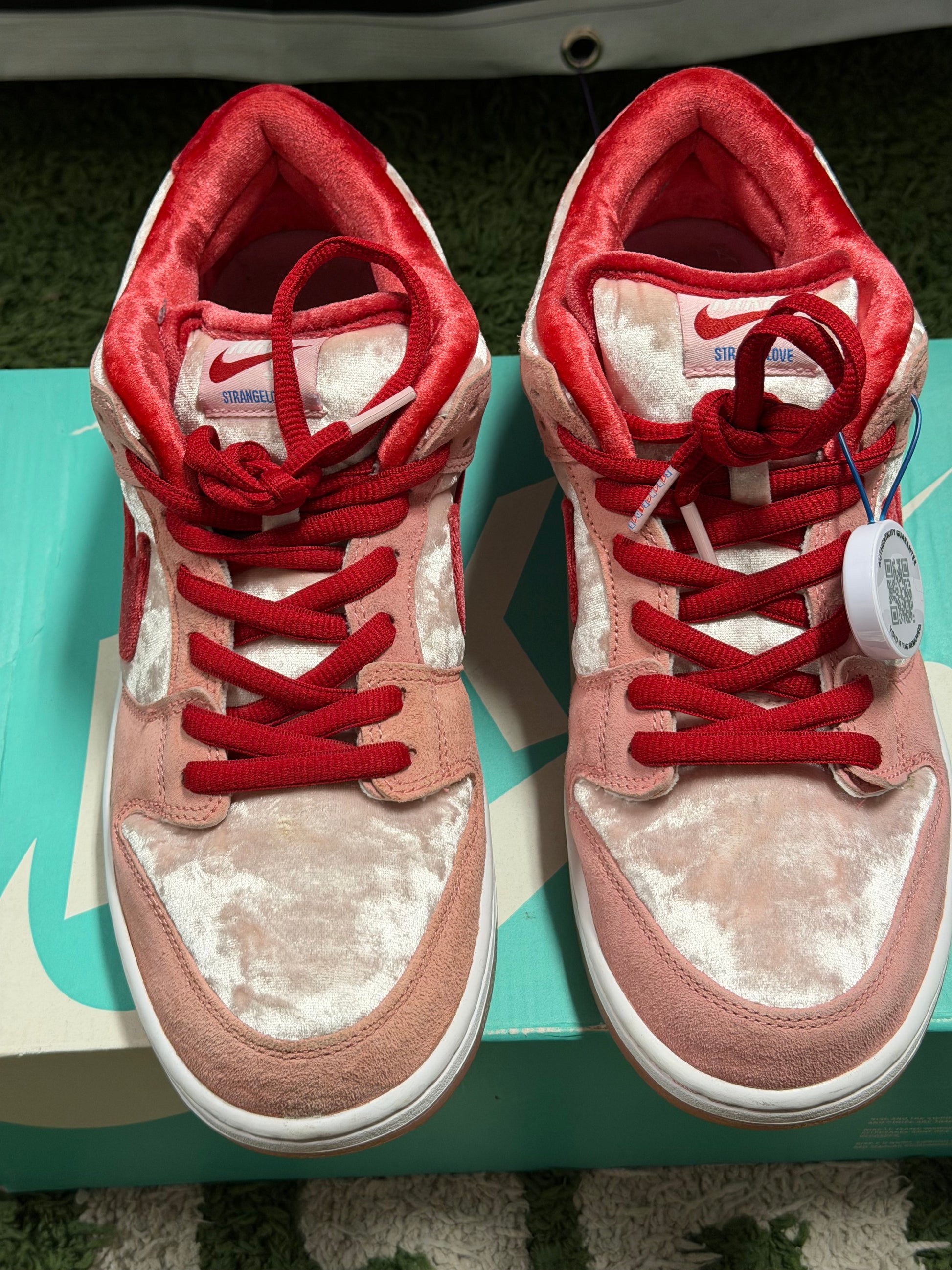 Nike SB Dunk Low StrangeLove Skateboards