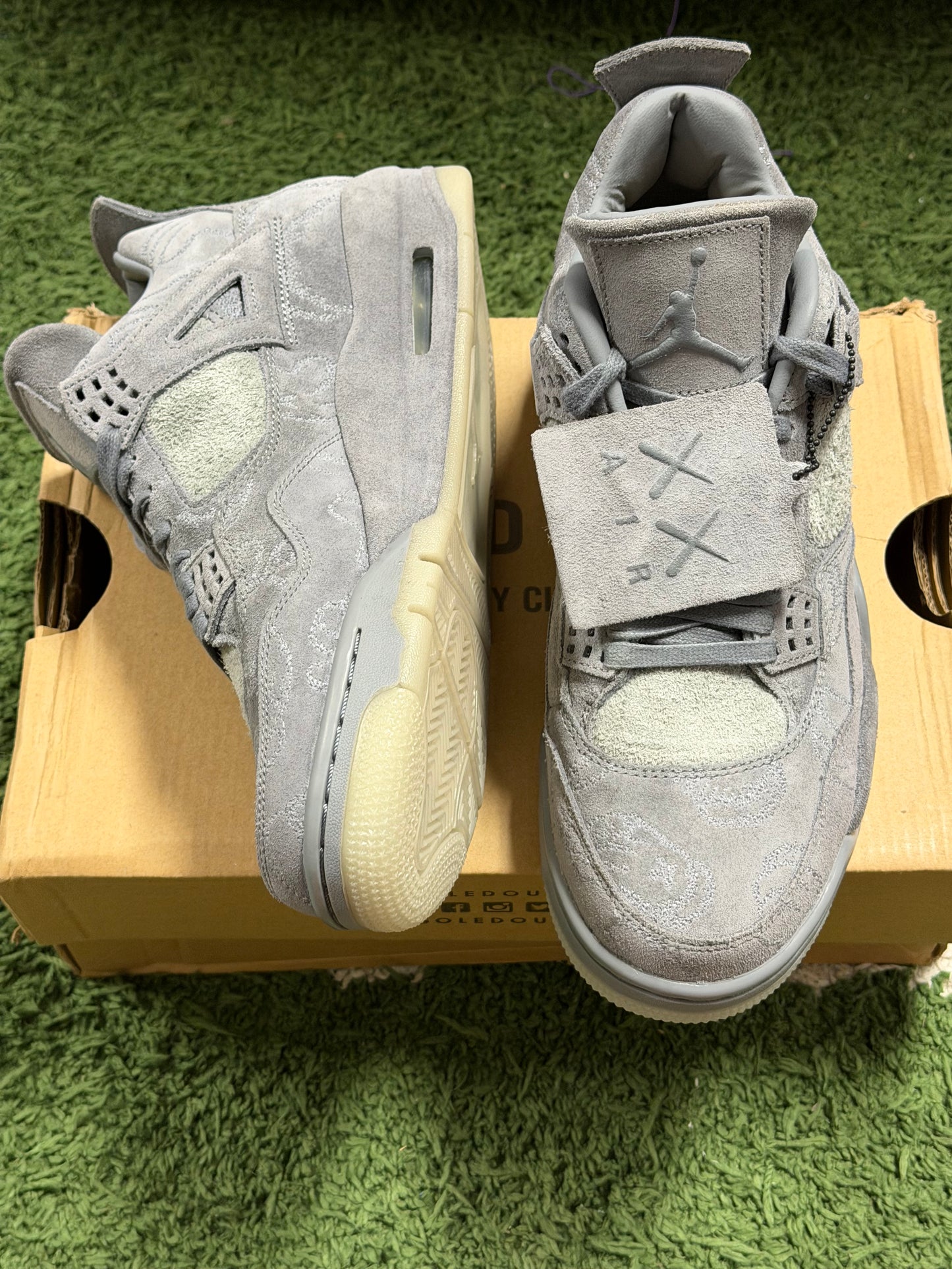 Jordan 4 Retro Kaws