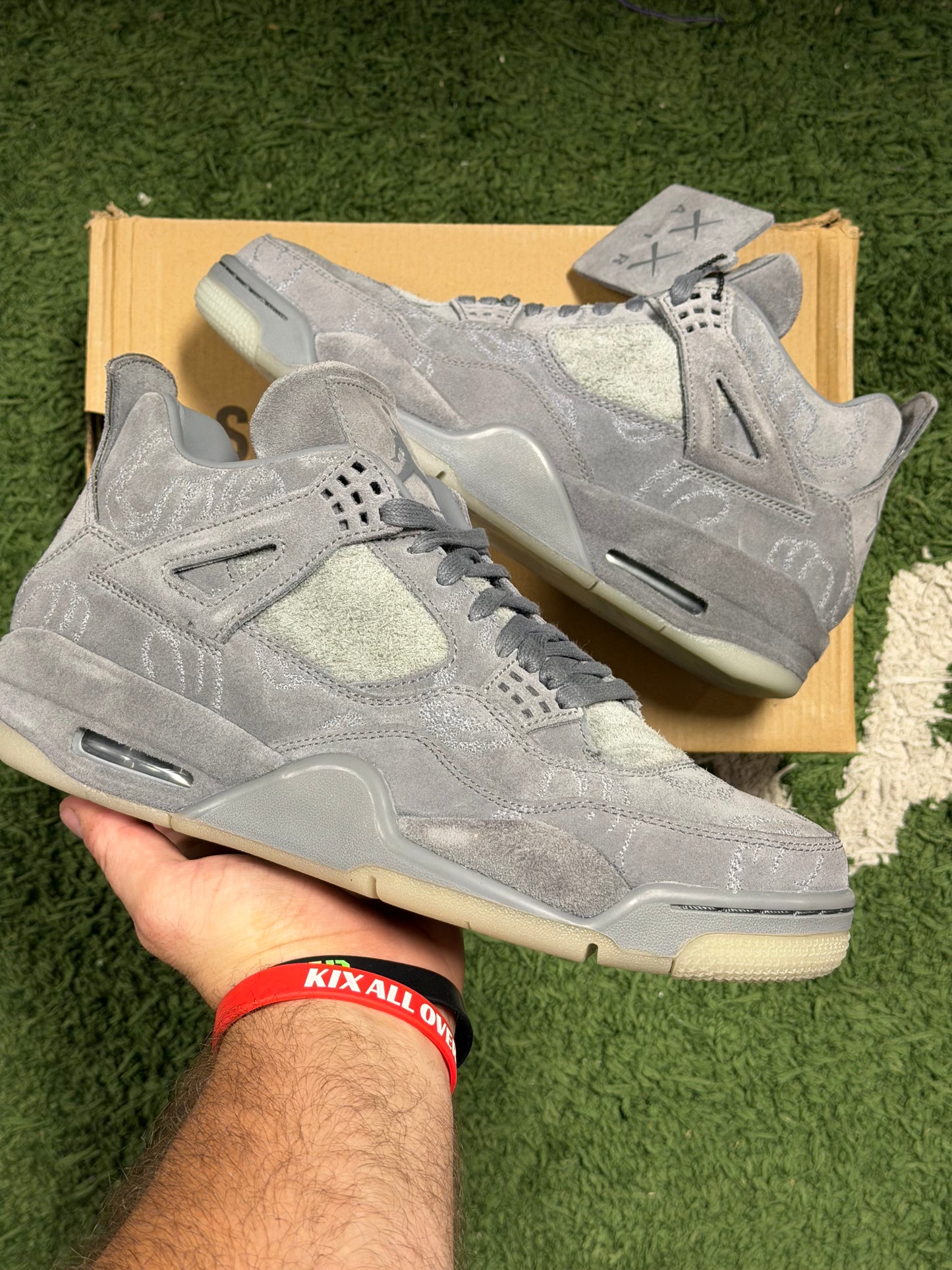 Jordan 4 Retro Kaws