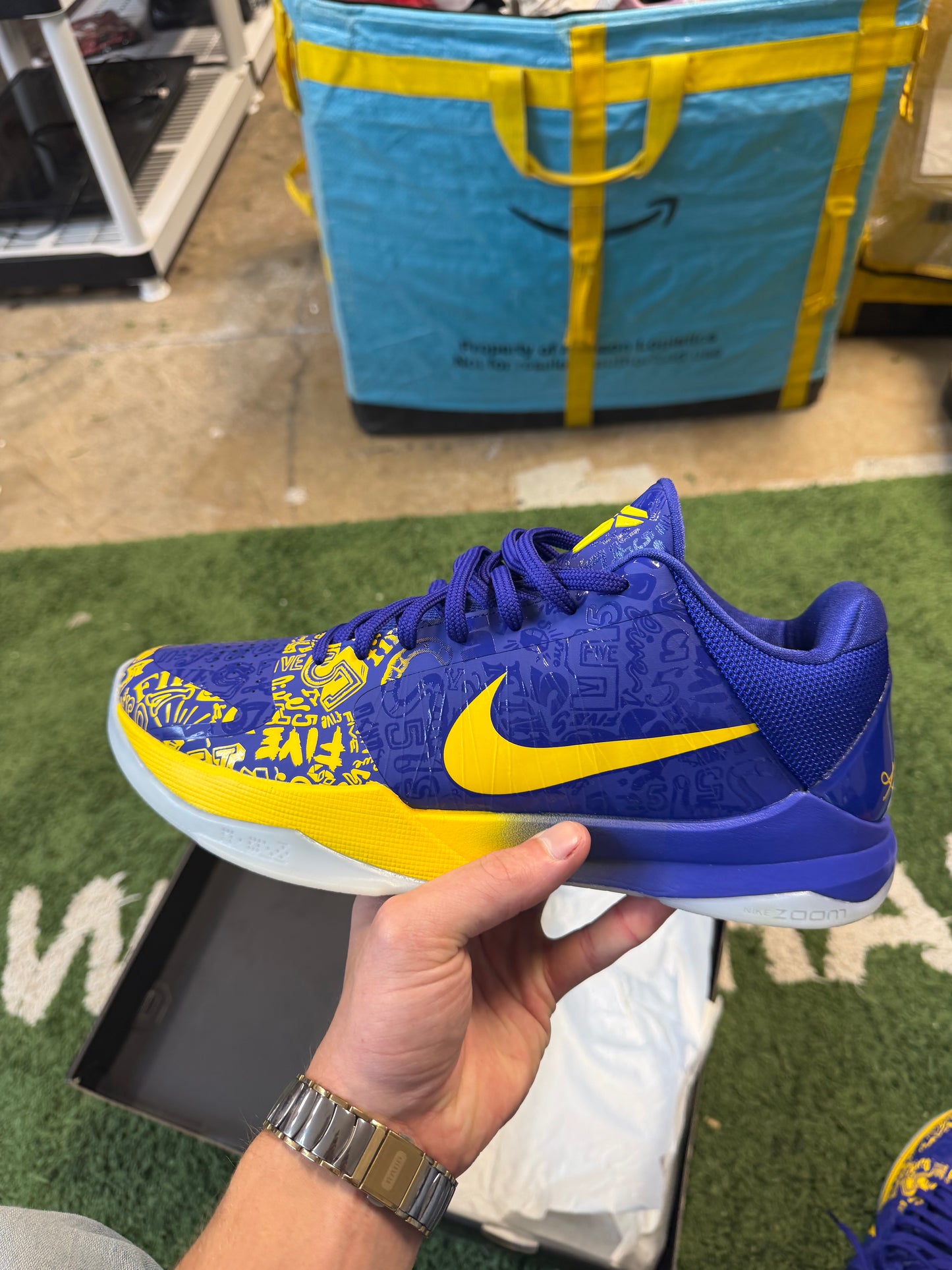 Nike Kobe 5 rings ( lightly used, OG Box) ( Size 10M)