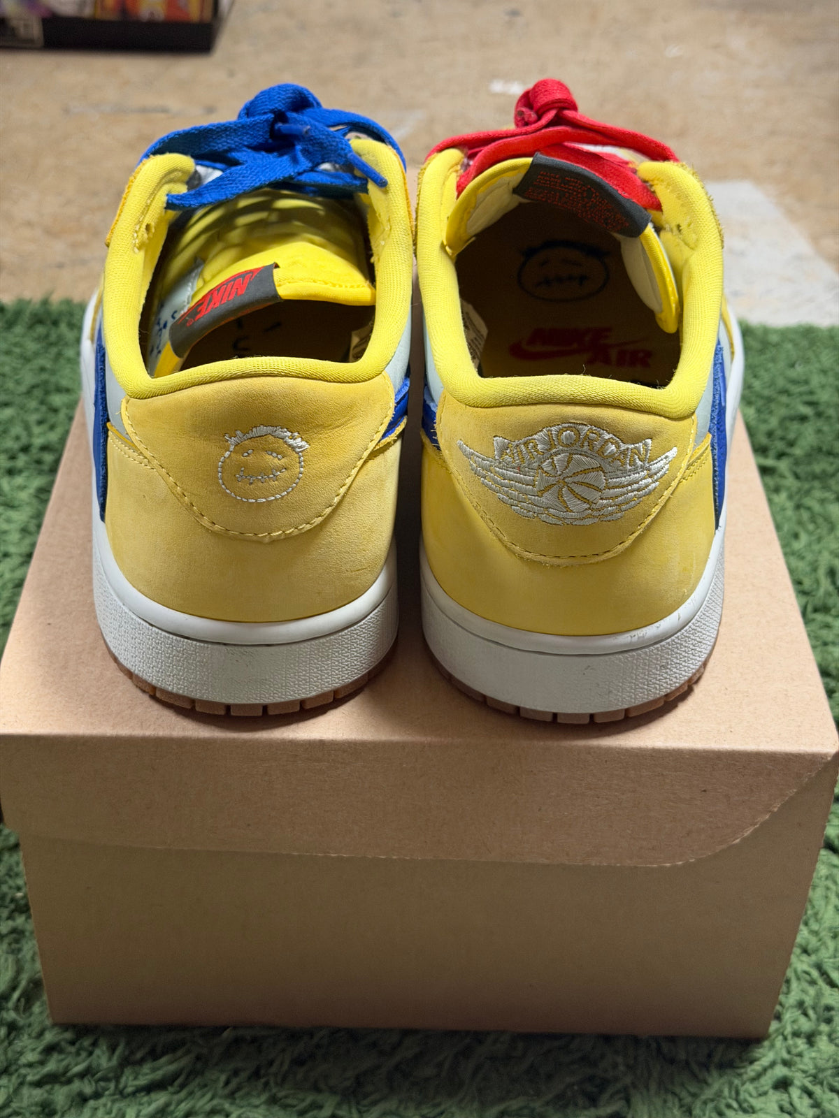 Jordan 1 Retro Low OG SP Travis Scott Canary (Women's) MIS MATCH SIZES