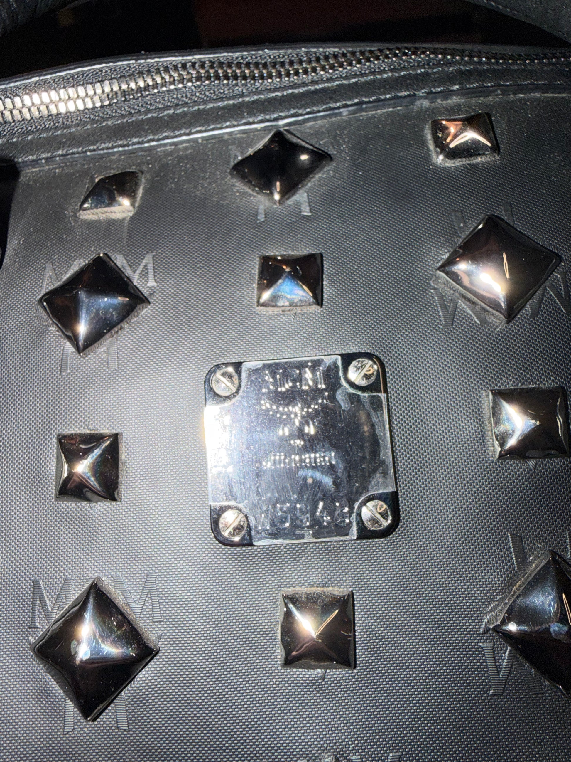 MCM STUDDED TRAVLER VISETOS