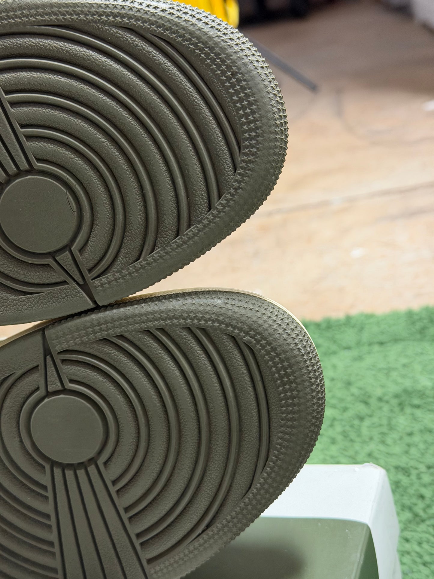 Jordan 1 Retro Low OG SP Travis Scott Olive (Women's)