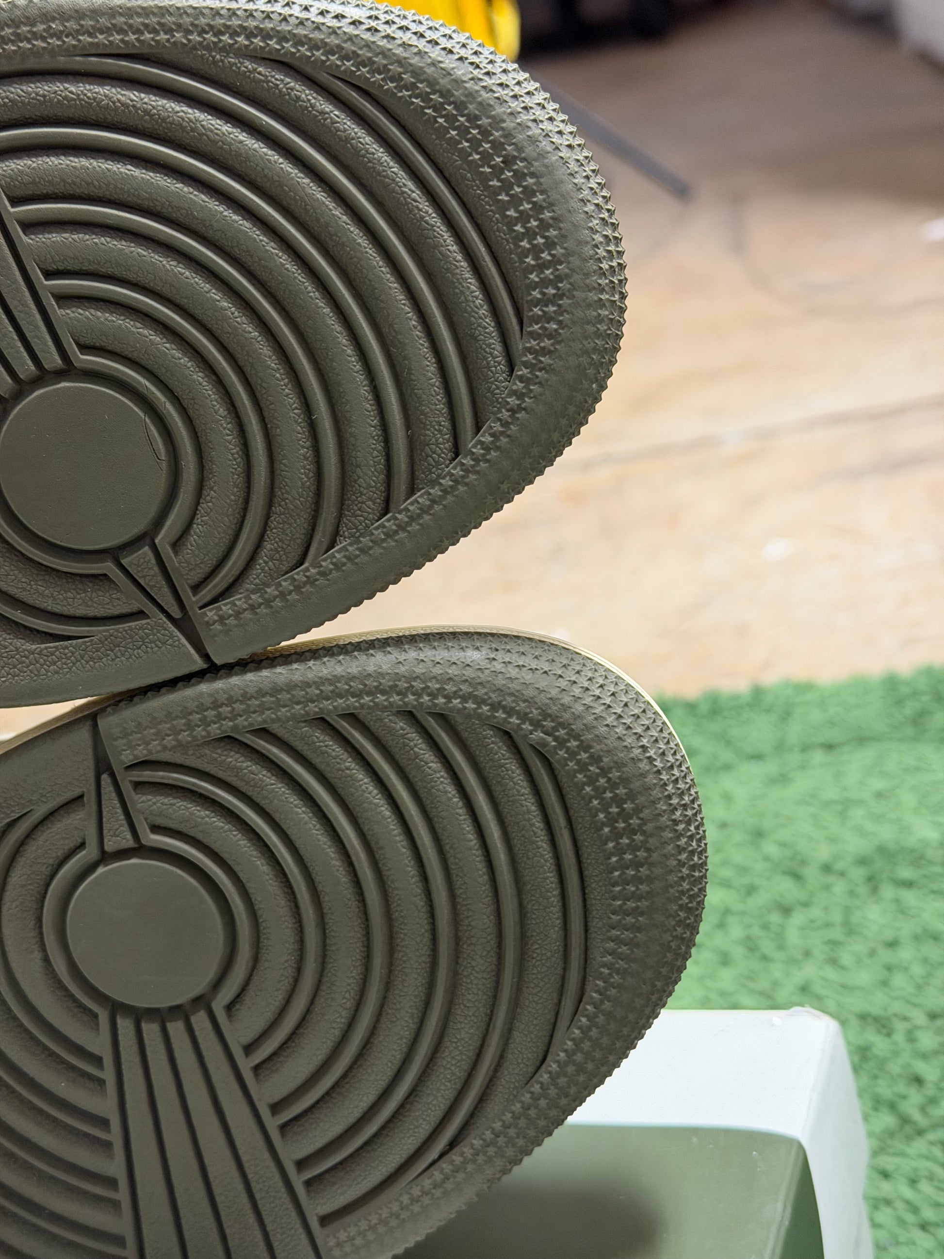 Jordan 1 Retro Low OG SP Travis Scott Olive (Women's)