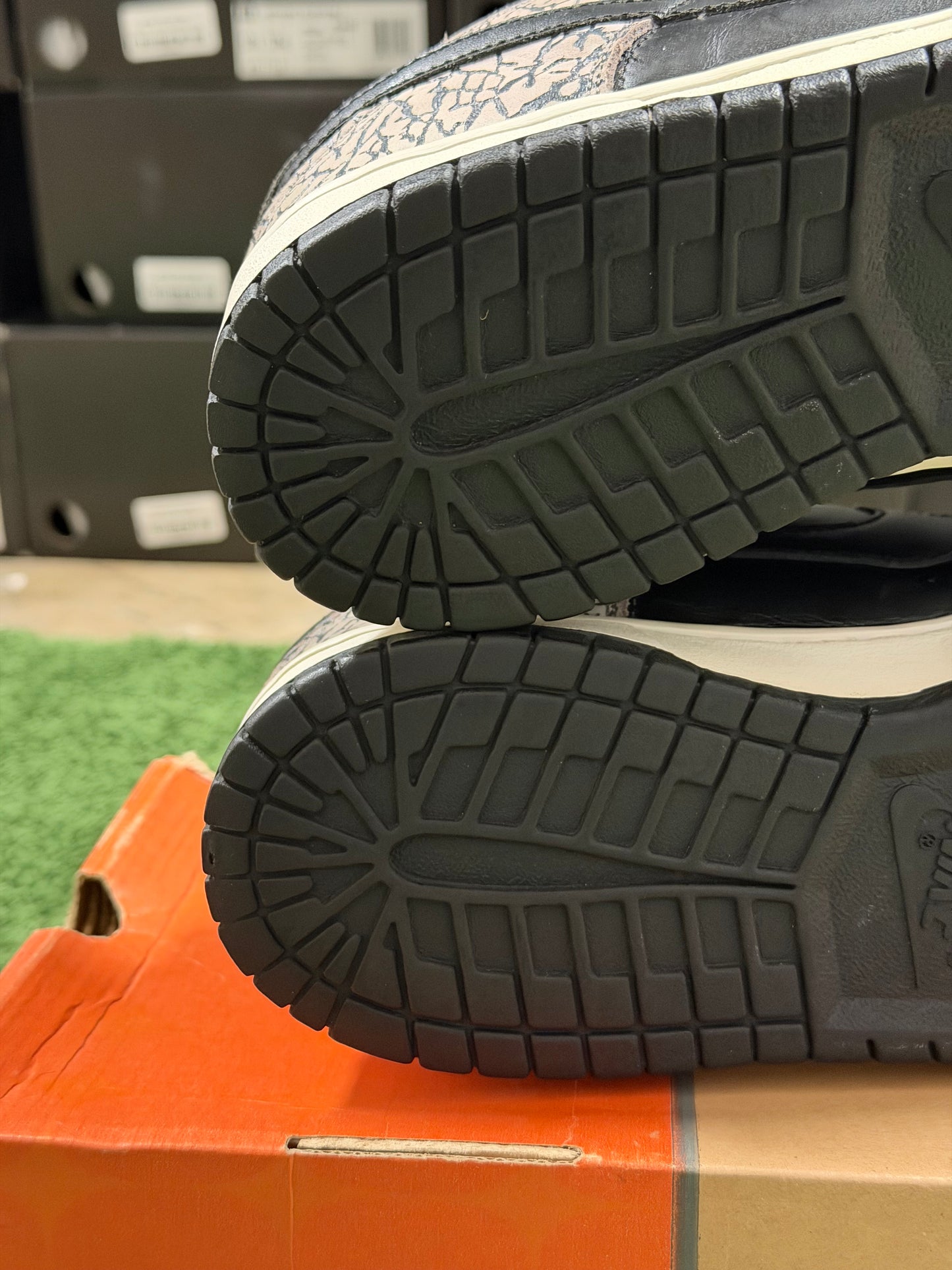 Nike SB Dunk Low Supreme Black Cement (2002)