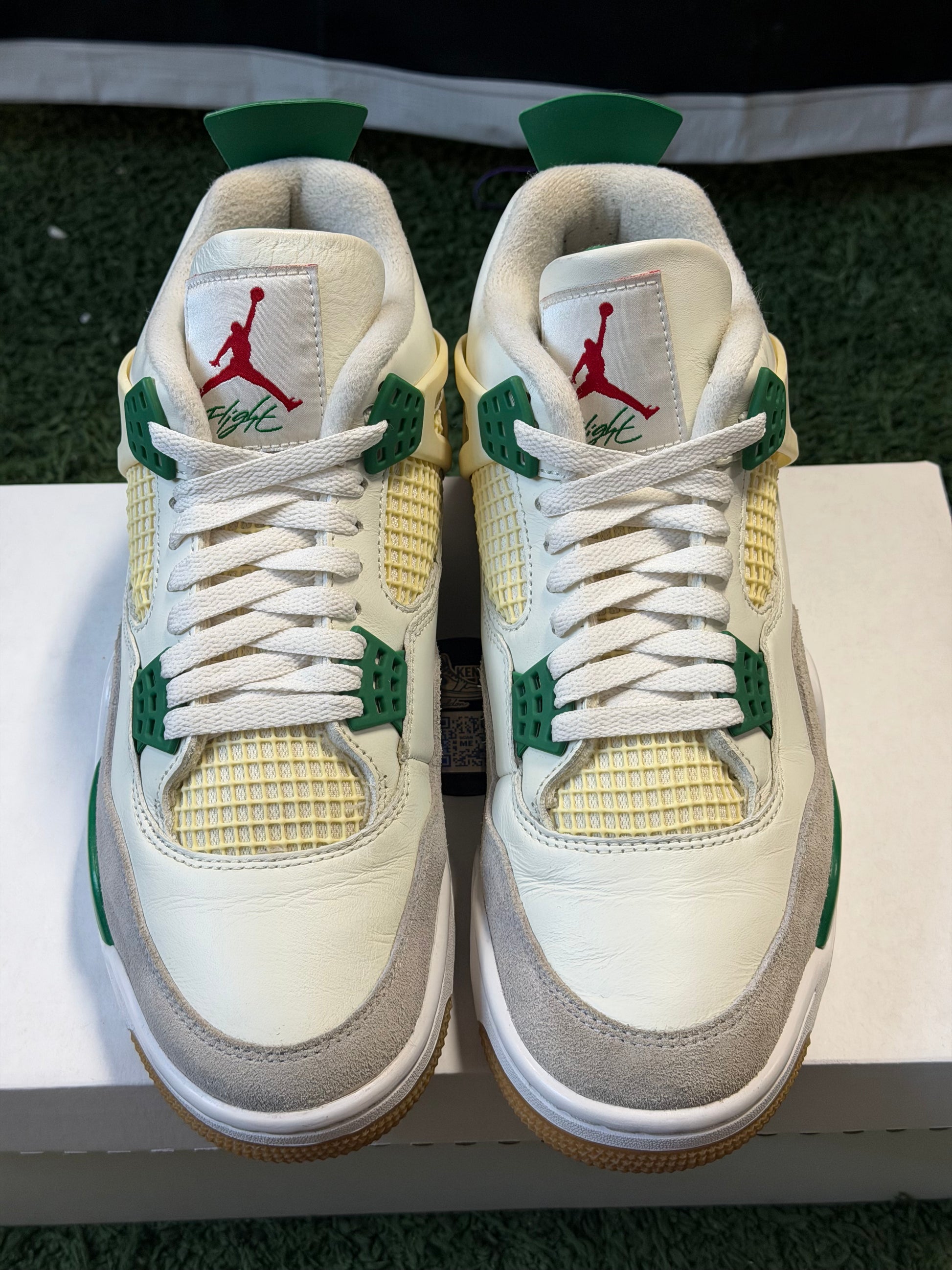 Jordan 4 Retro SB Pine Green