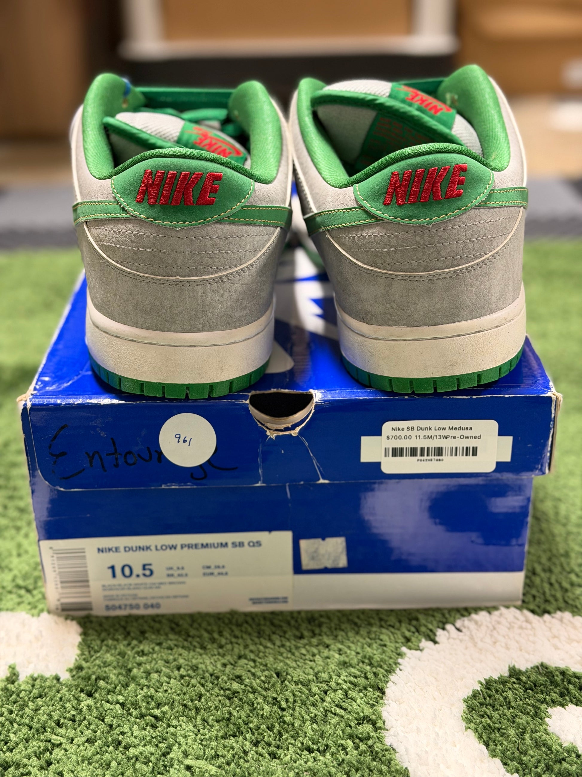 Nike SB Dunk Low Medusa