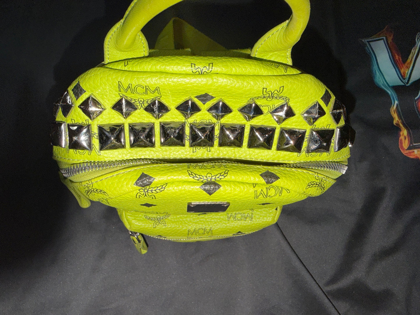 MCM VISETOS STARK LIME STUDDED
