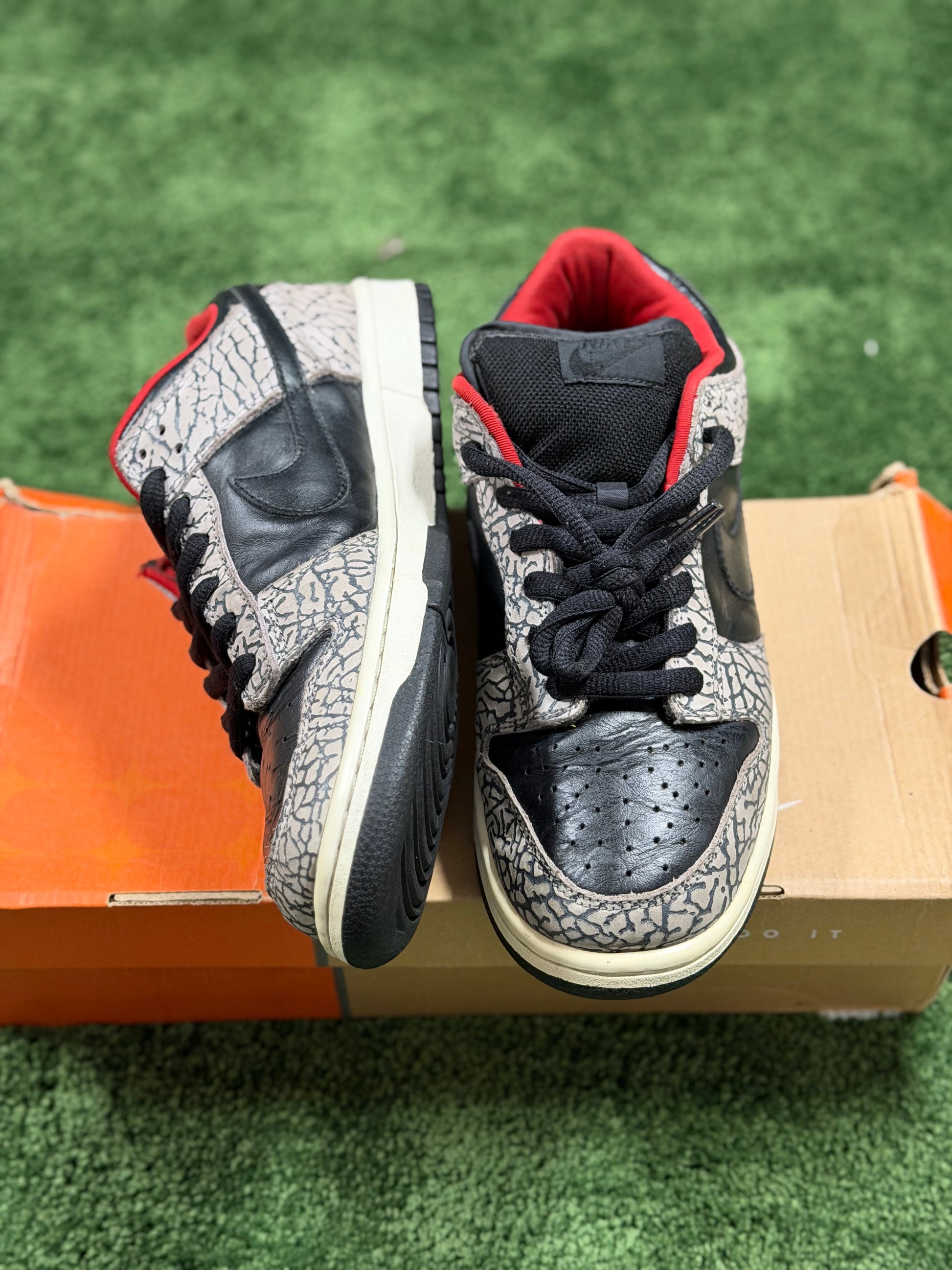 Nike SB Dunk Low Supreme Black Cement (2002)