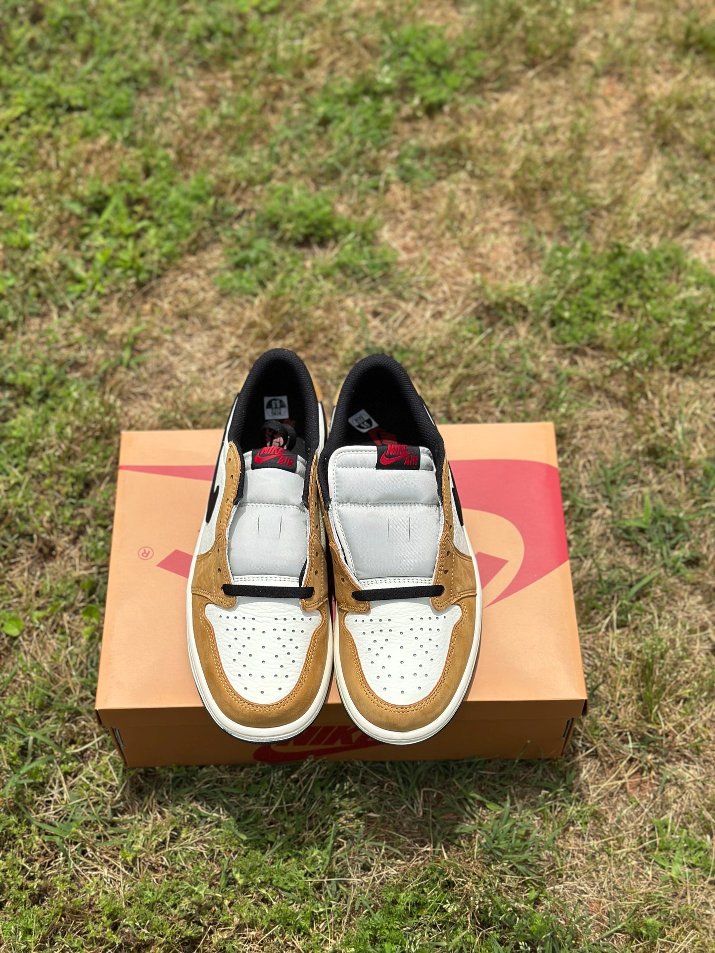 Jordan 1 Low “Rookie of the Year” Size 9.5M
