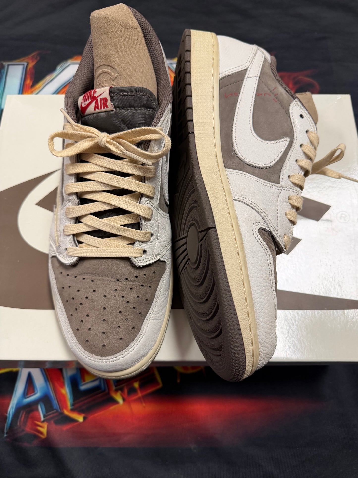JORDAN 1 LOW TRAVIS SCOTT REVERSE MOCHA