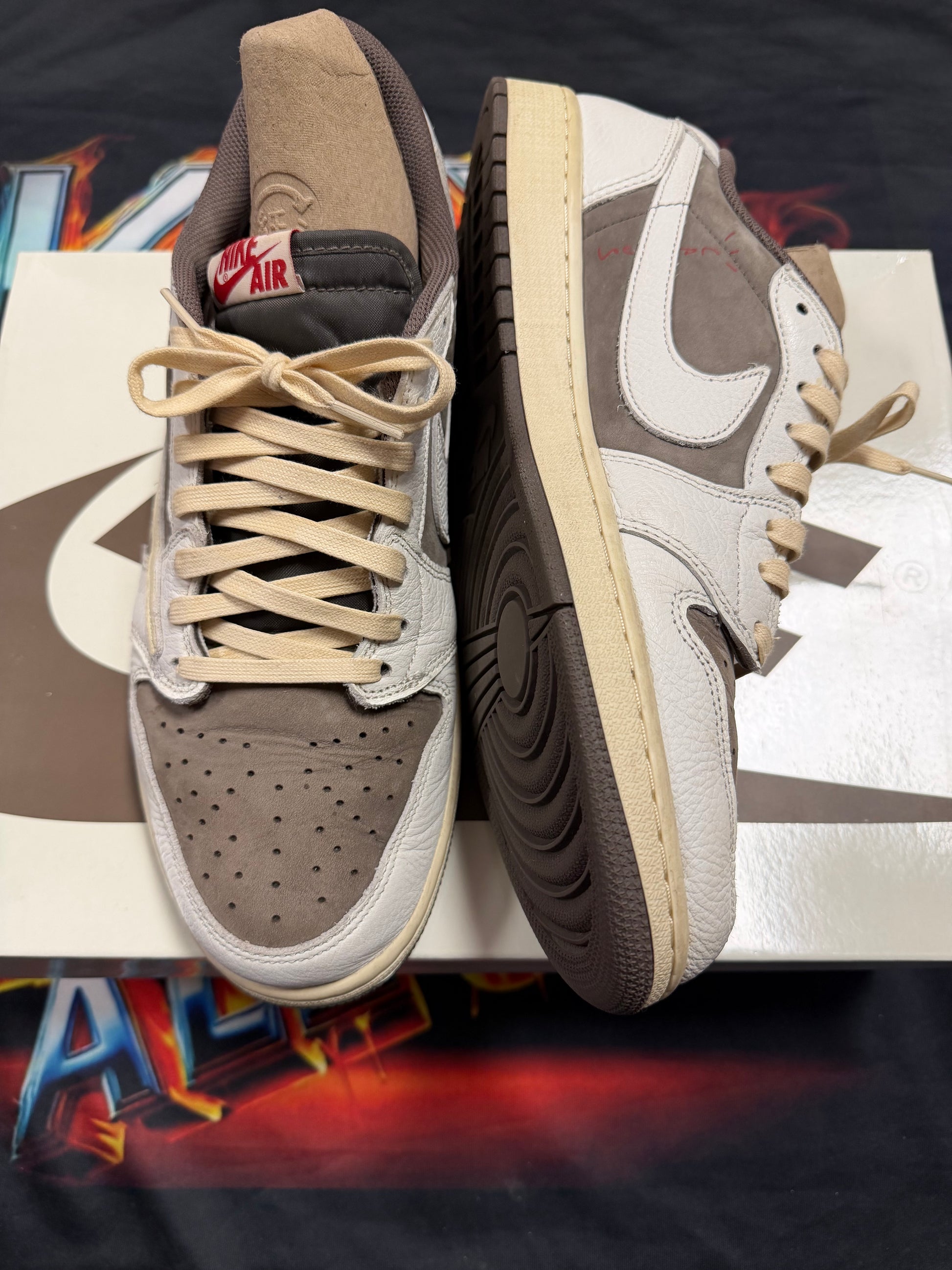 JORDAN 1 LOW TRAVIS SCOTT REVERSE MOCHA