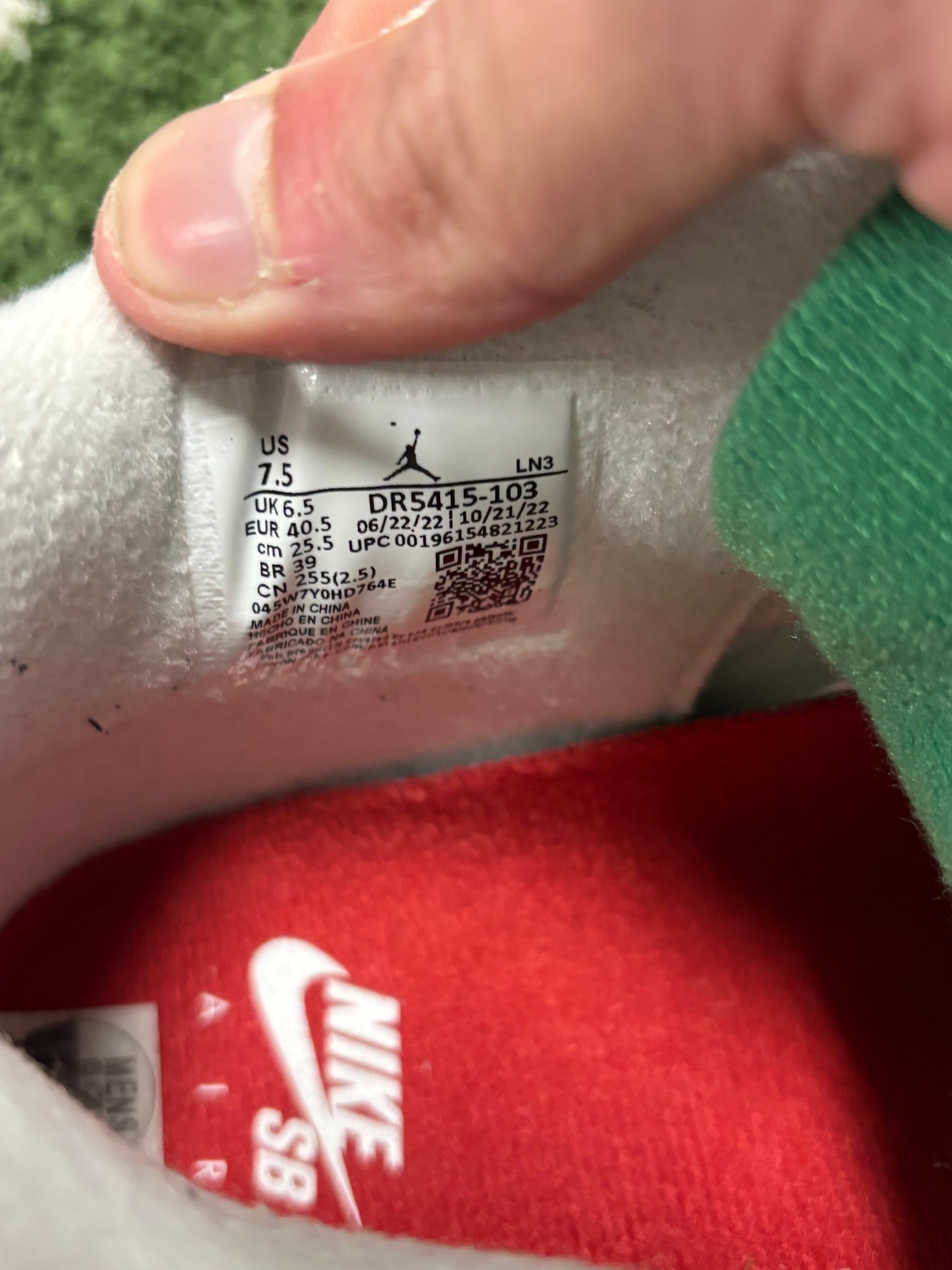 Jordan 4 Retro SB Pine Green