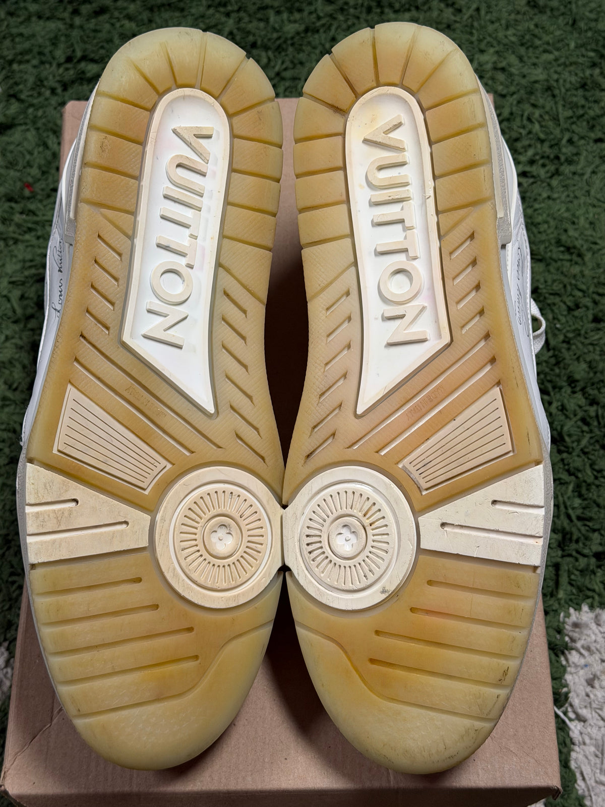 LOUIS VUITTON TRAINER WHITE
