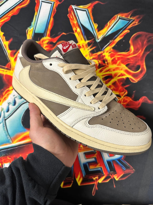 JORDAN 1 LOW TRAVIS SCOTT REVERSE MOCHA
