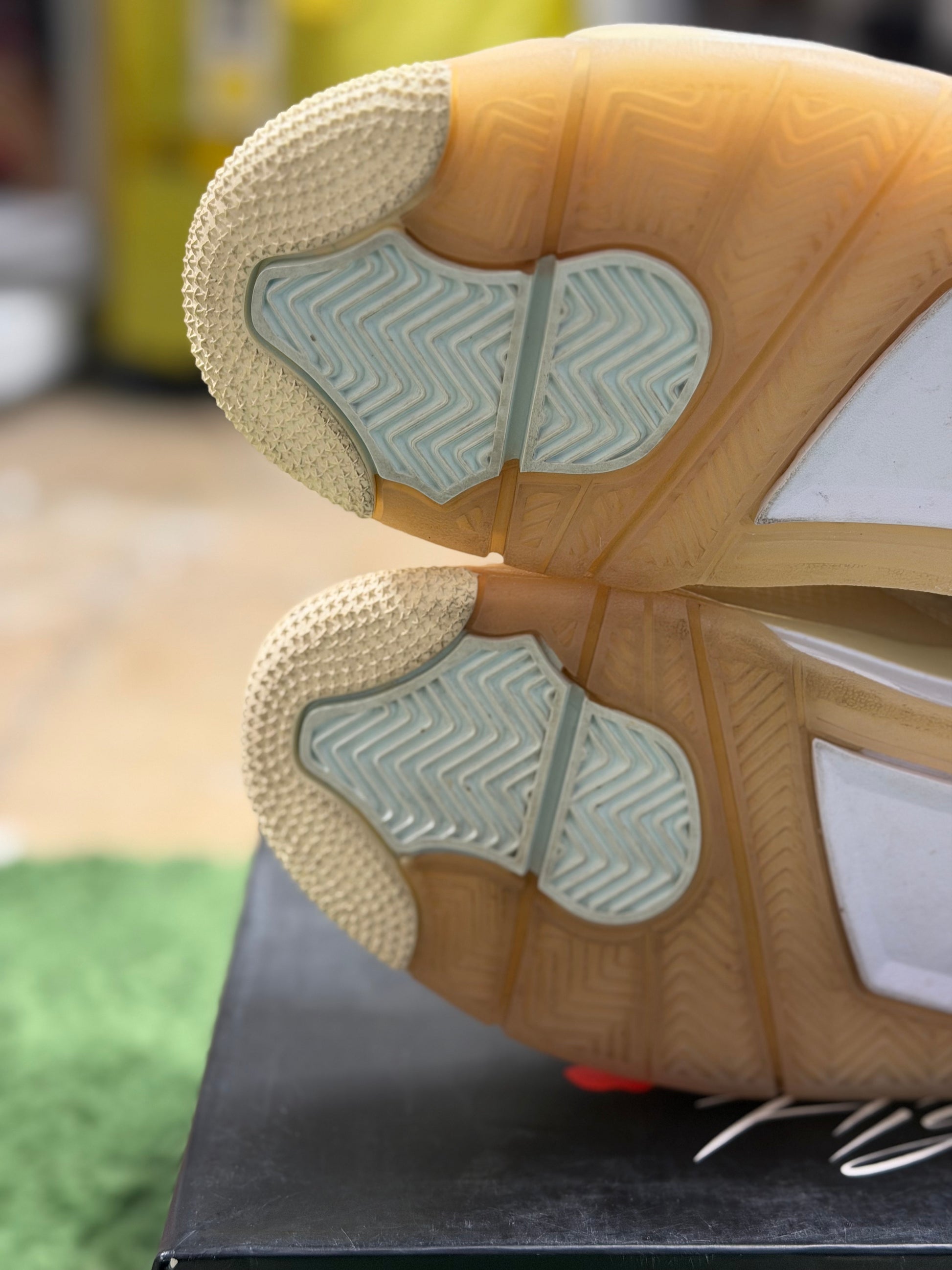 JORDAN 4 OFFWHITE SAIL