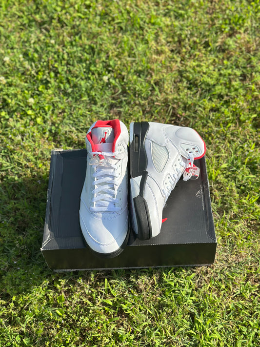 Jordan 5 “Fire Red” Size 8.5M