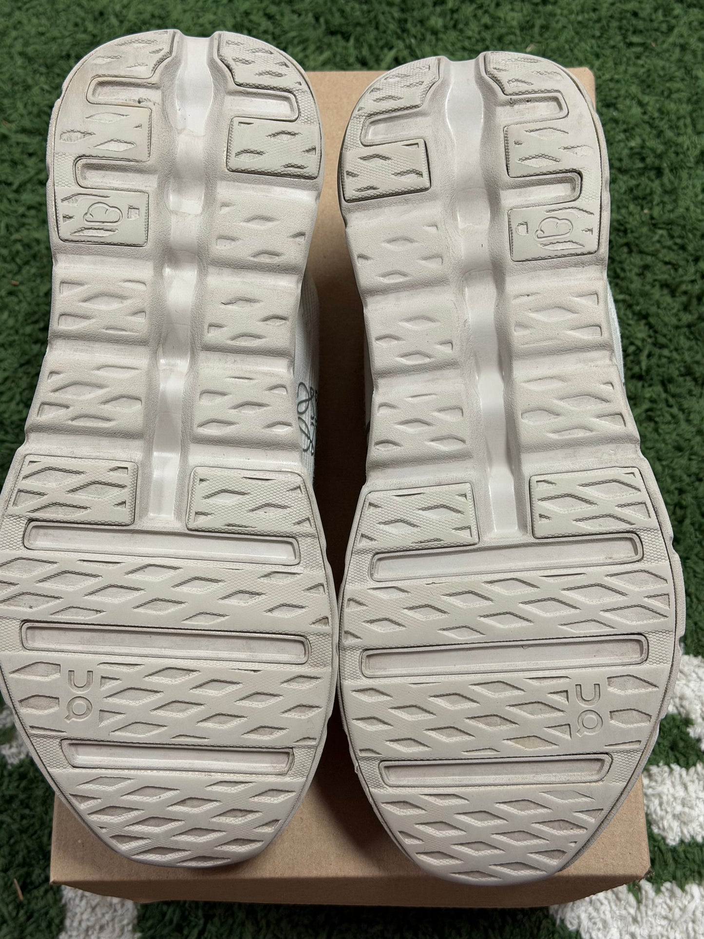 On Running Cloudtilt Loewe Sand