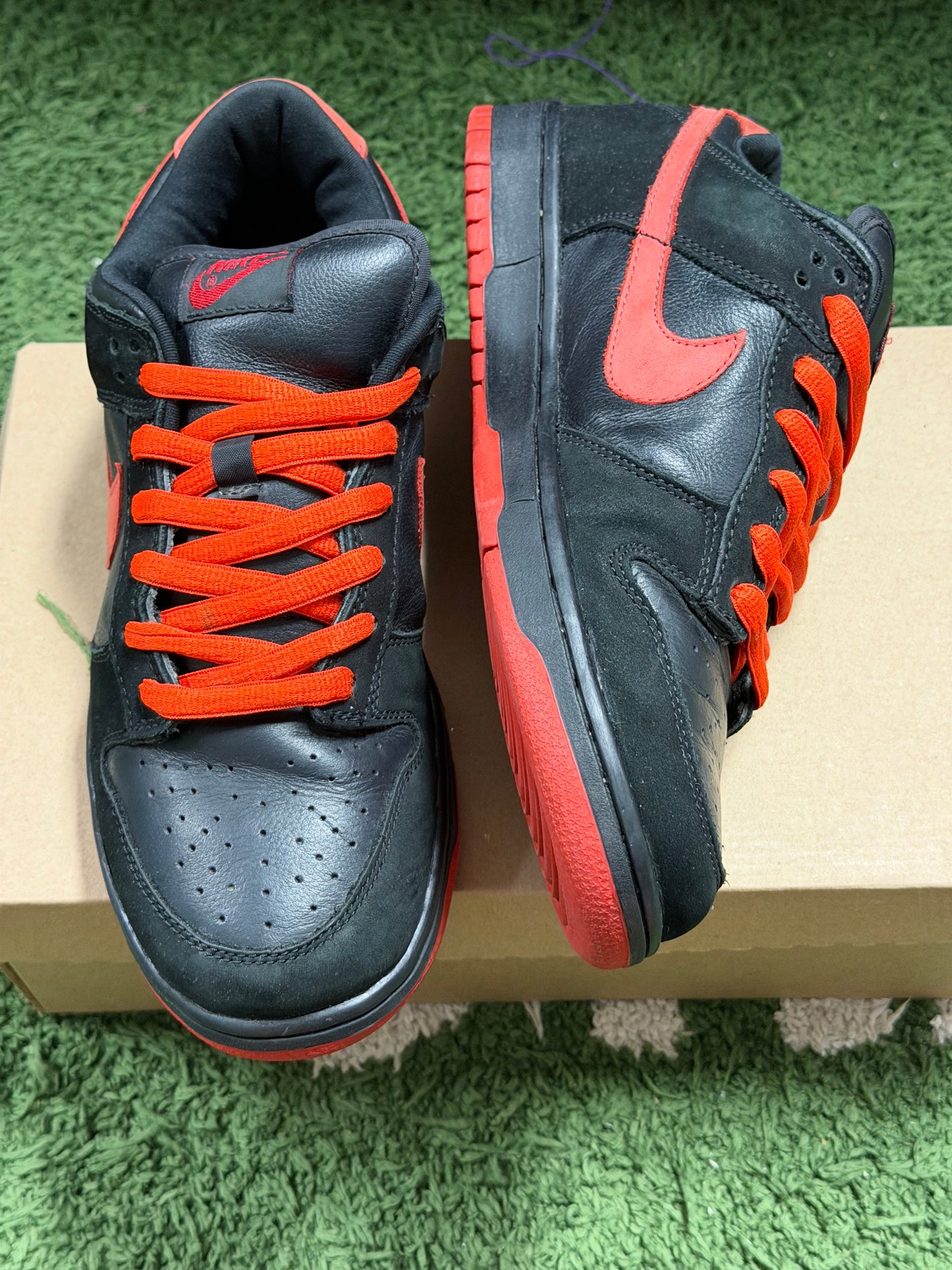 NIKE SB DUNK LOW VAMPS