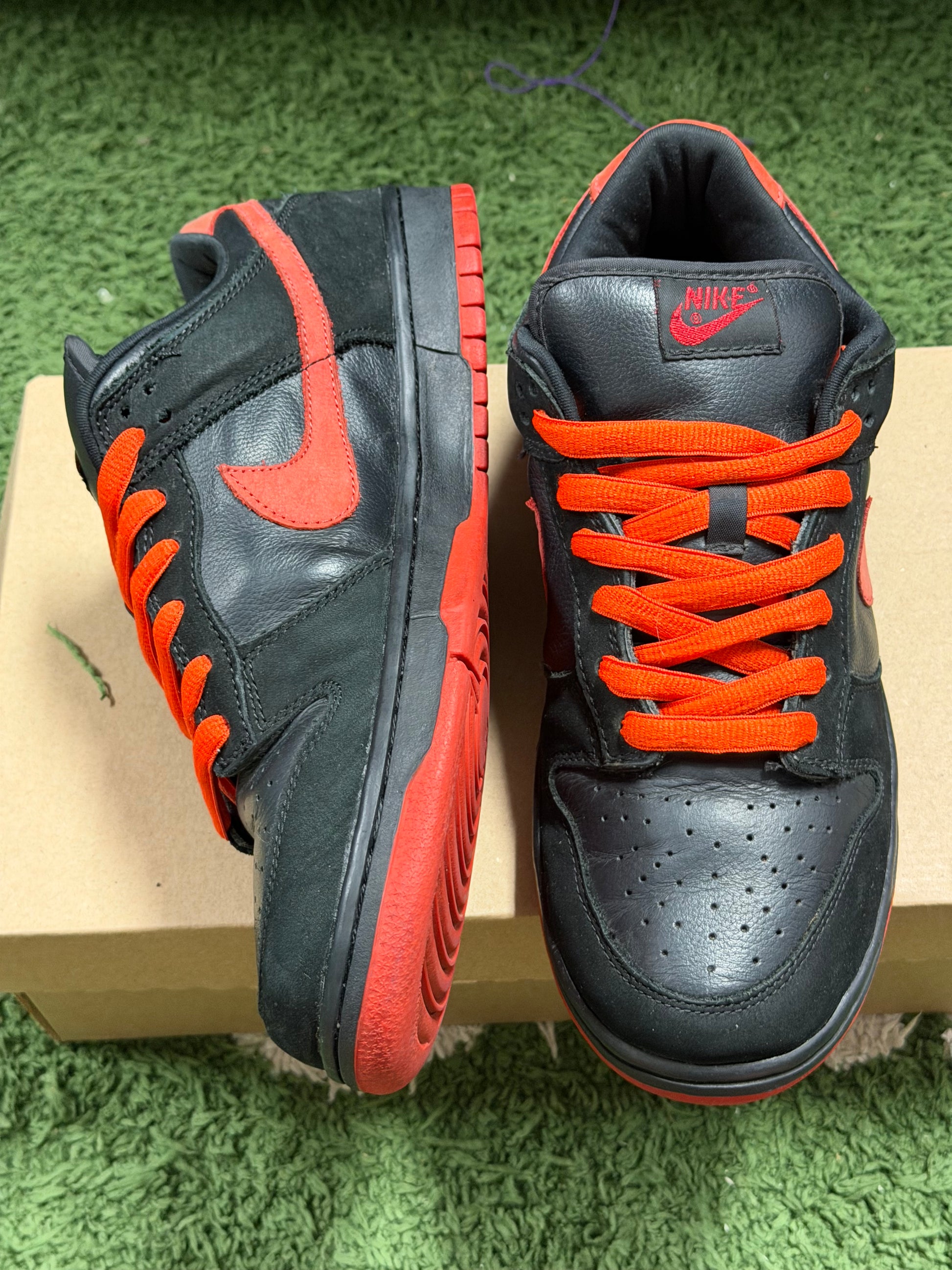 NIKE SB DUNK LOW VAMPS