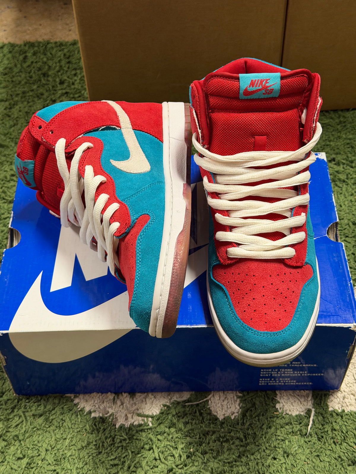 Nike SB Dunk High Bloody Gums