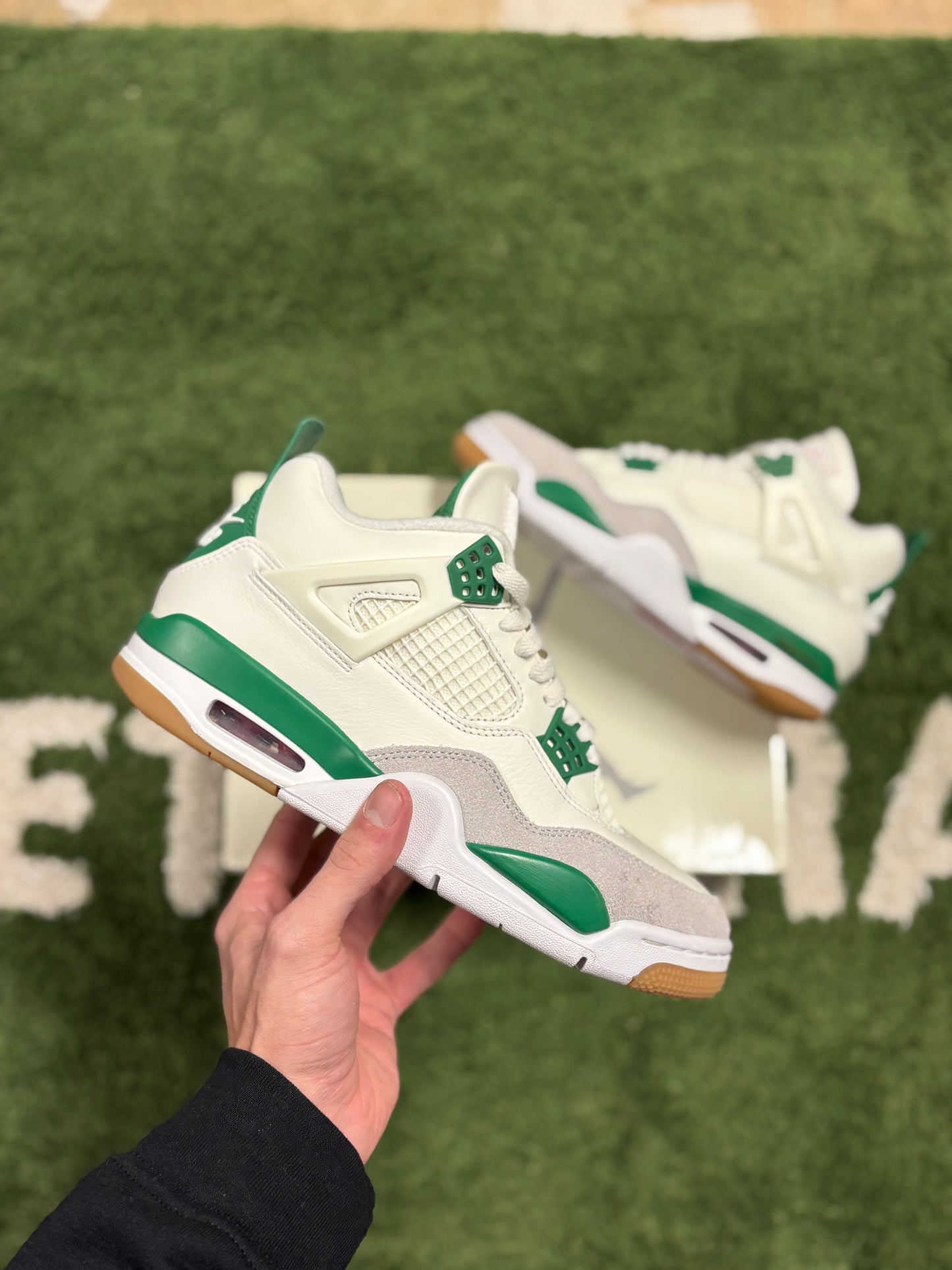 Jordan 4 Retro SB Pine Green