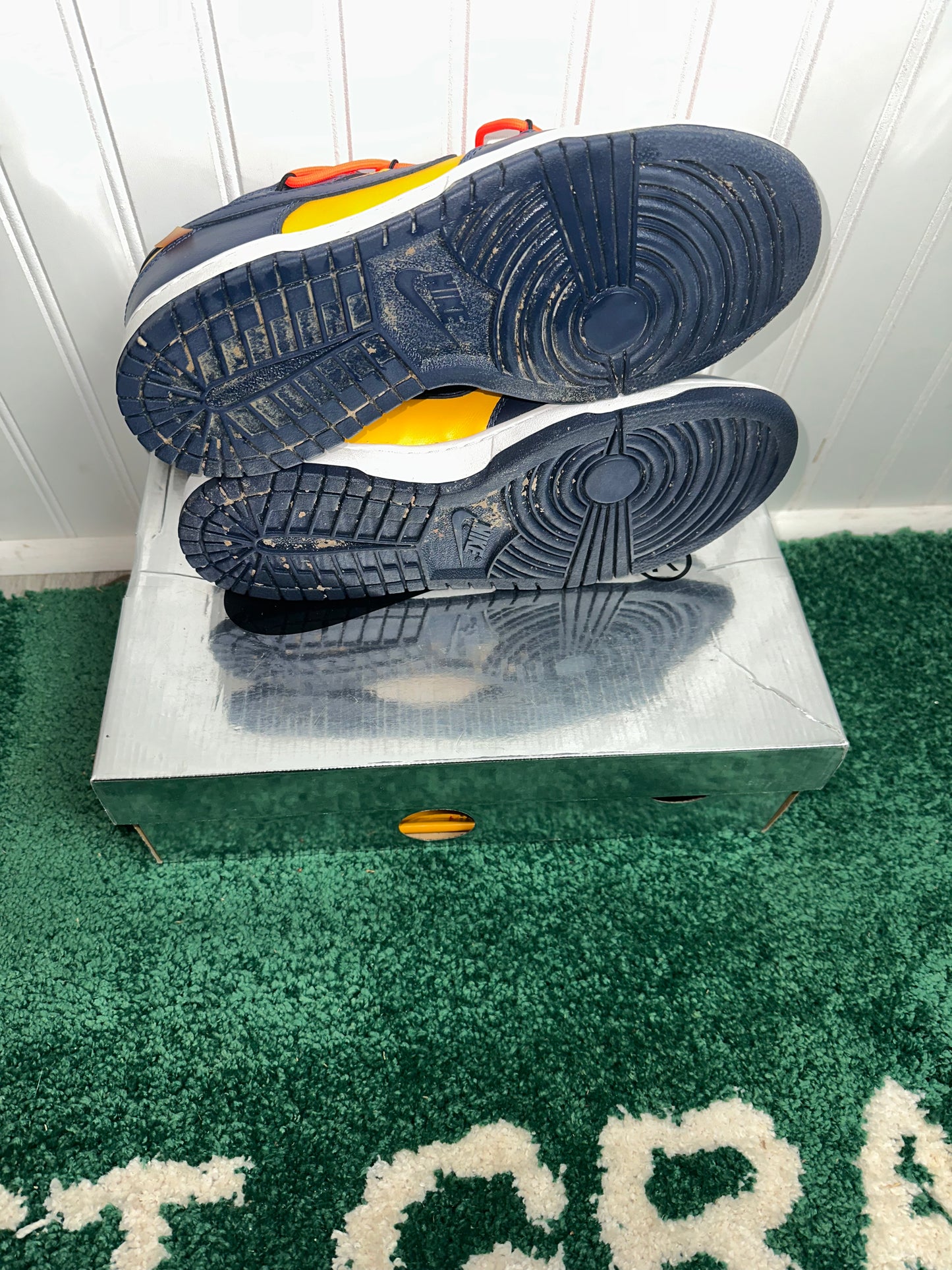 Nike dunk low OFFWHITE Michigan