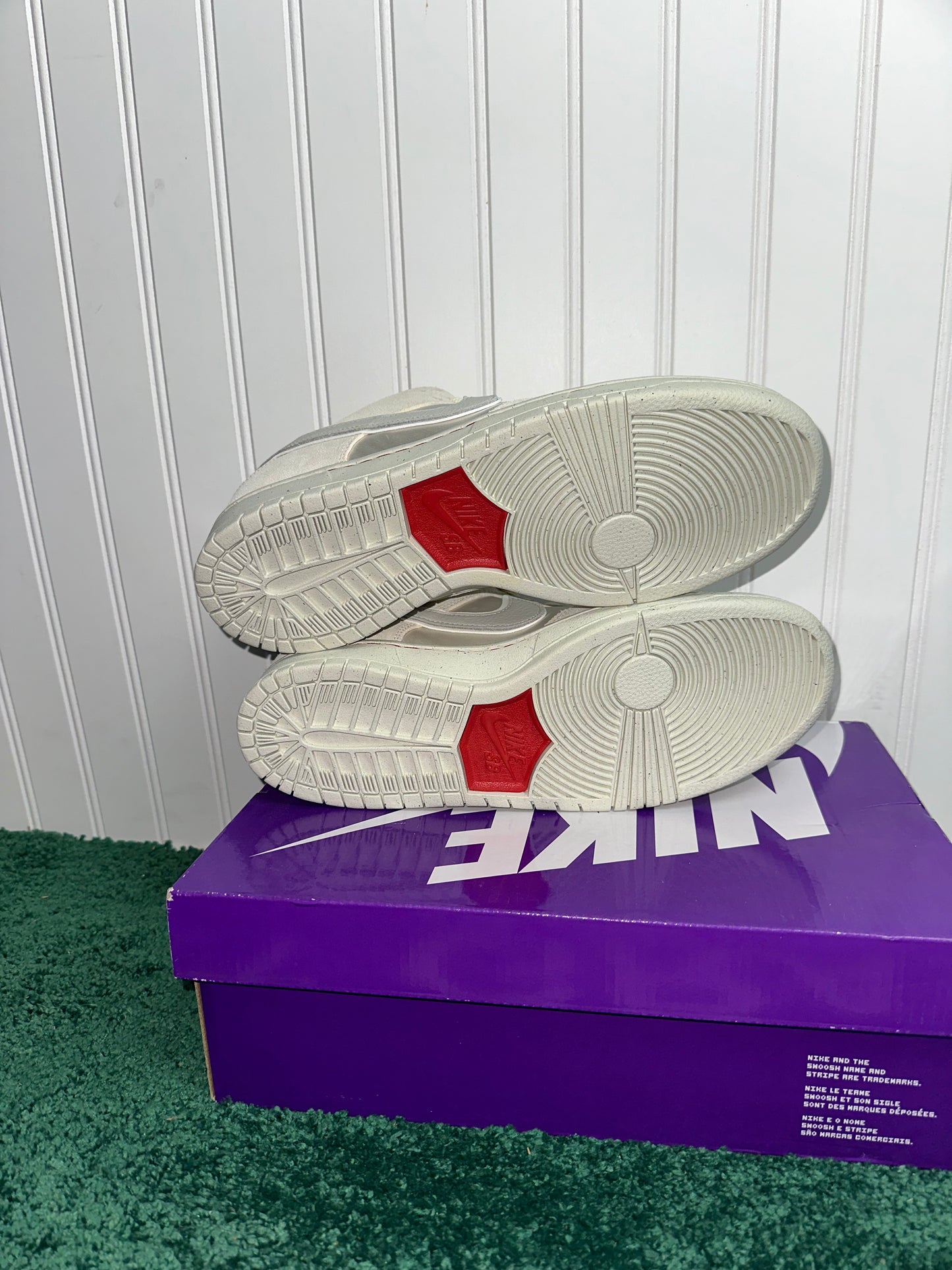 (C319) Nike SB Dunk Low City Of Love Light Bone