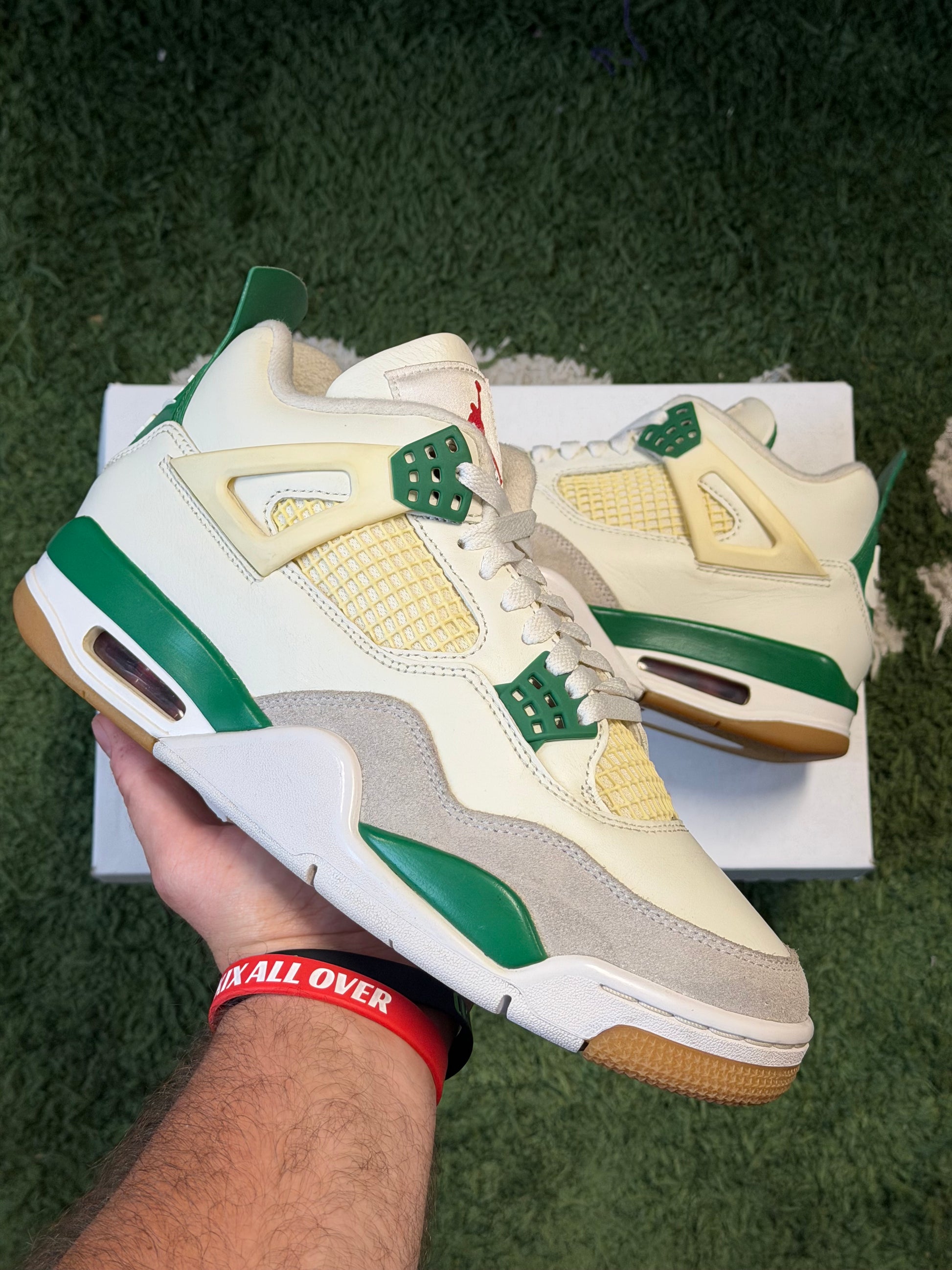 Jordan 4 Retro SB Pine Green