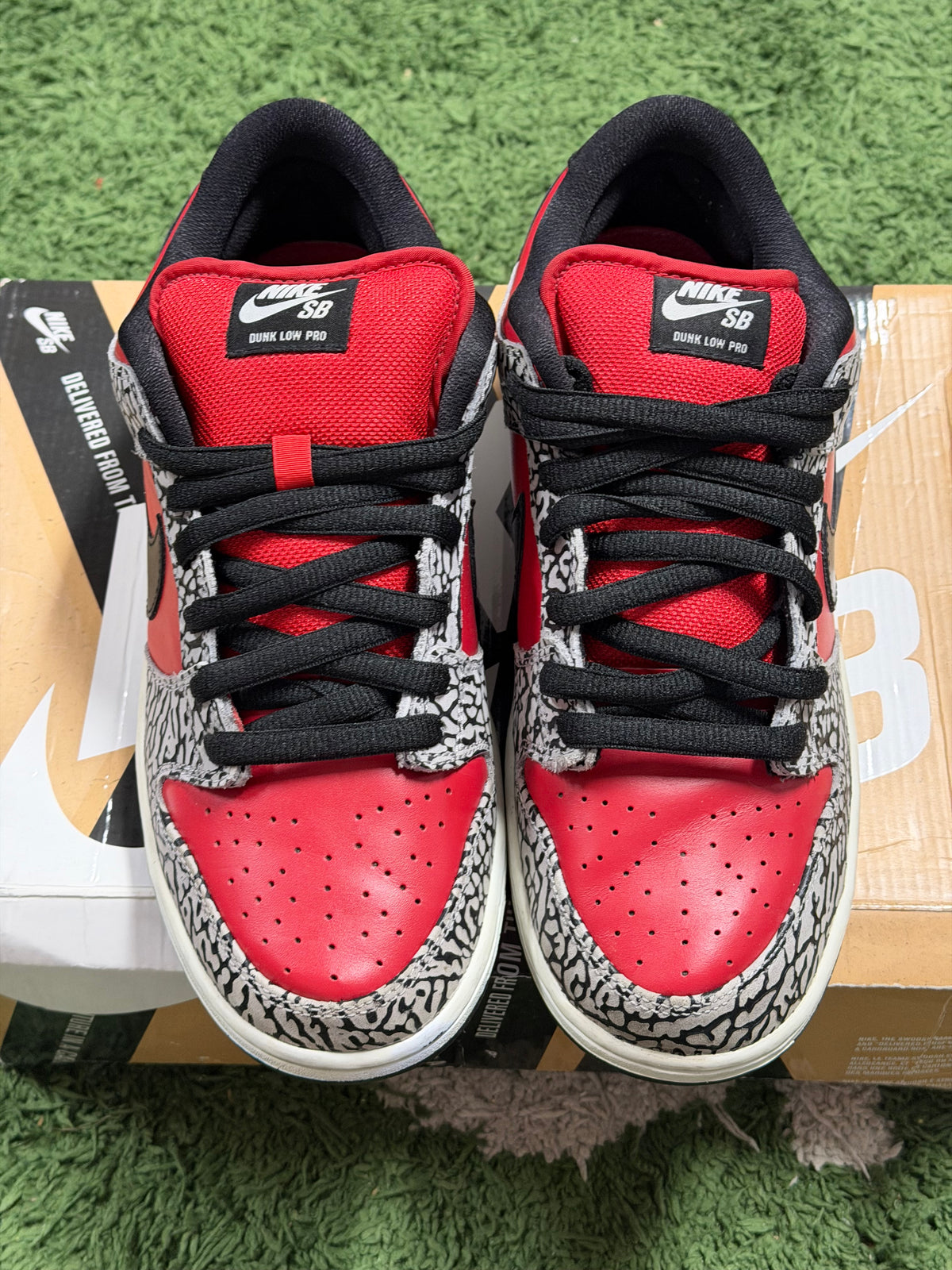 Nike SB Dunk Low Supreme Red Cement (2012)
