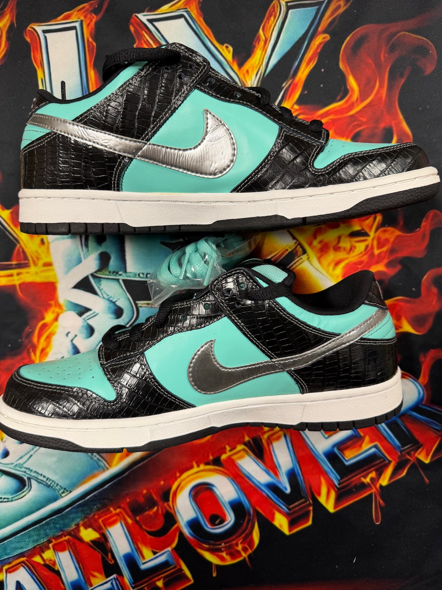 NIKE SB DUNK LOW DIAMOND SUPPLY CO.