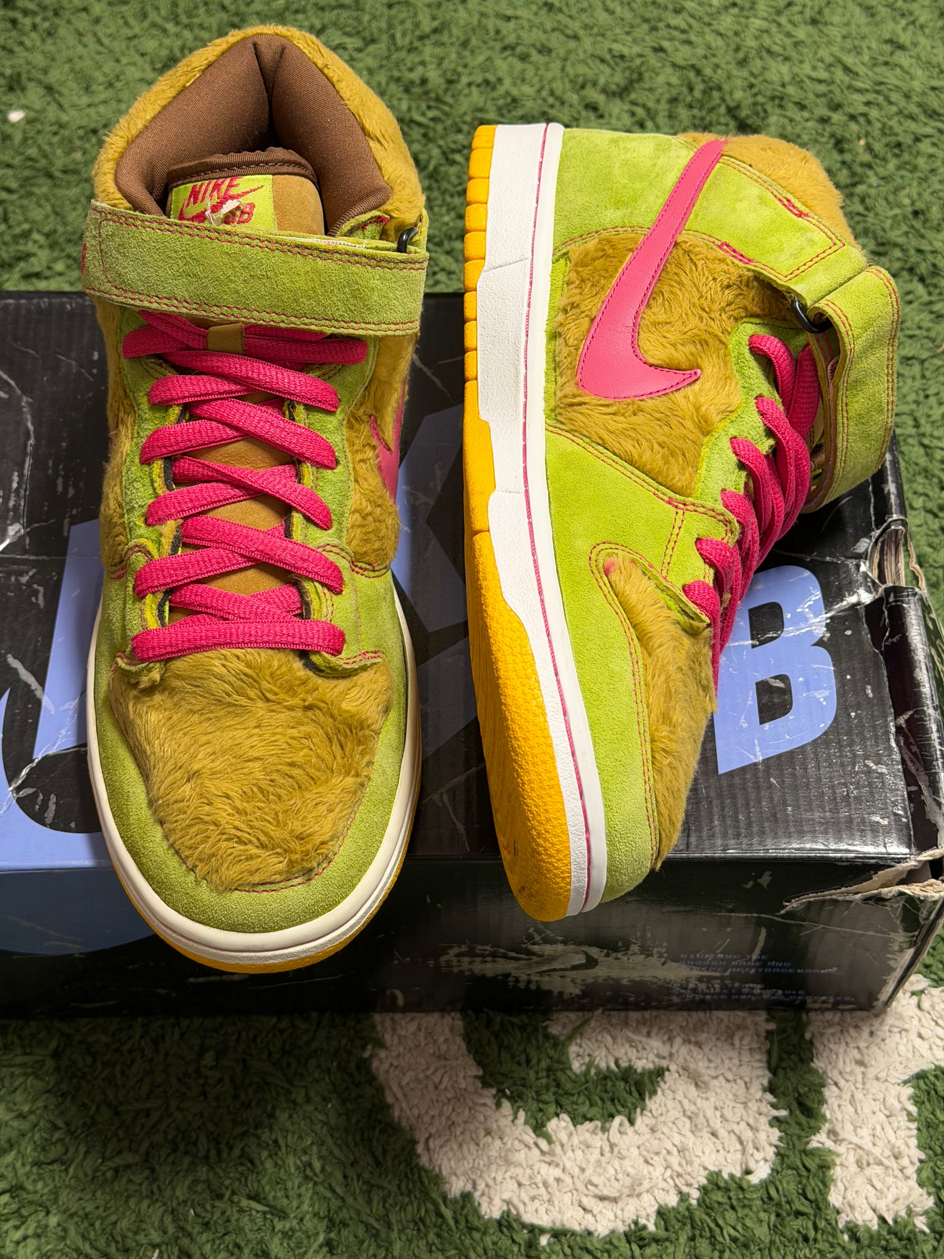 Nike SB Dunk Mid Mama Bear