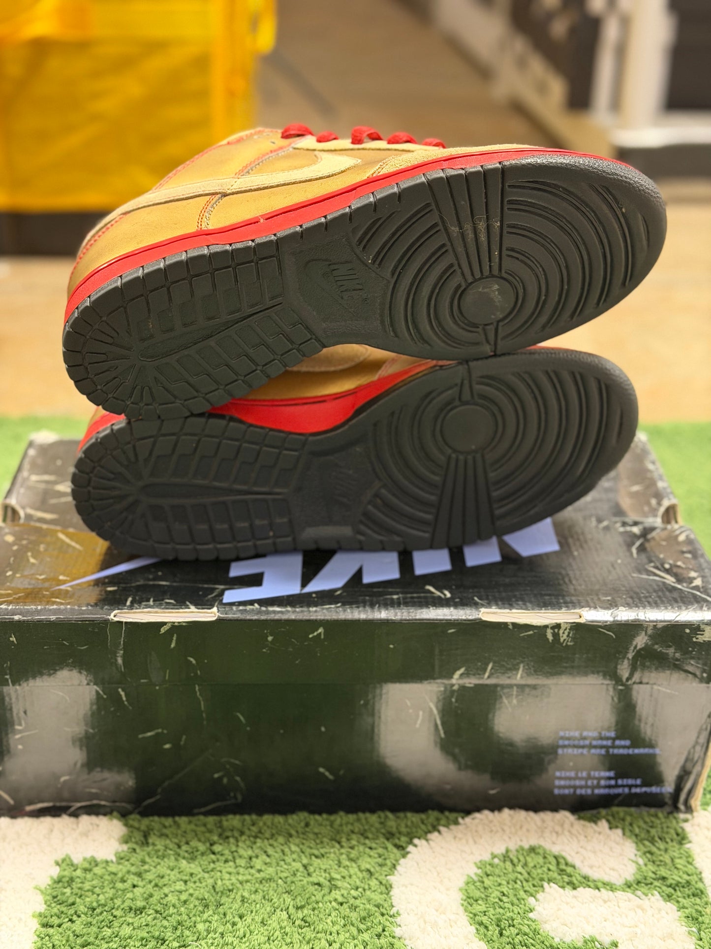 Nike SB Dunk Low Money Cat