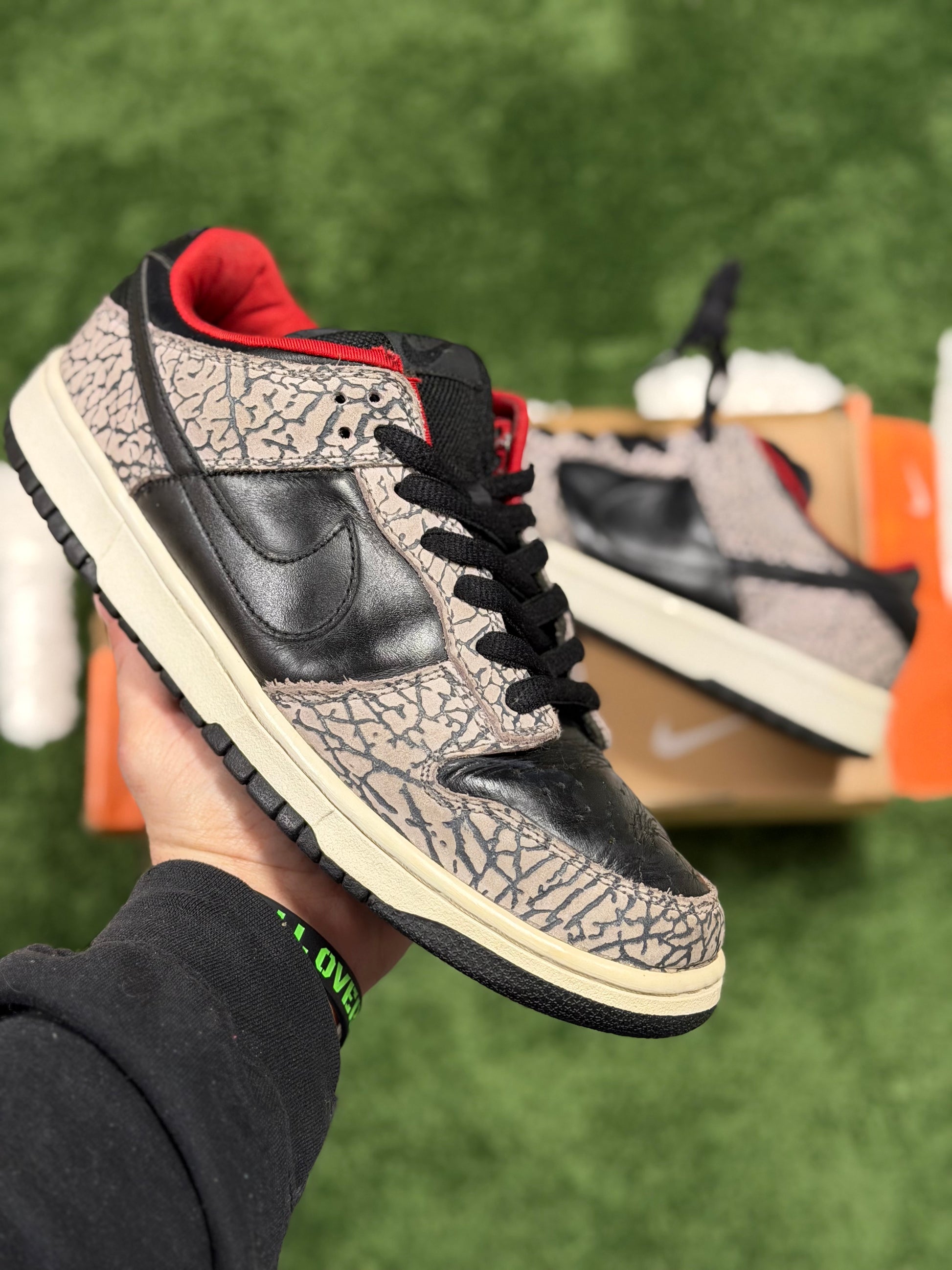 Nike SB Dunk Low Supreme Black Cement (2002)